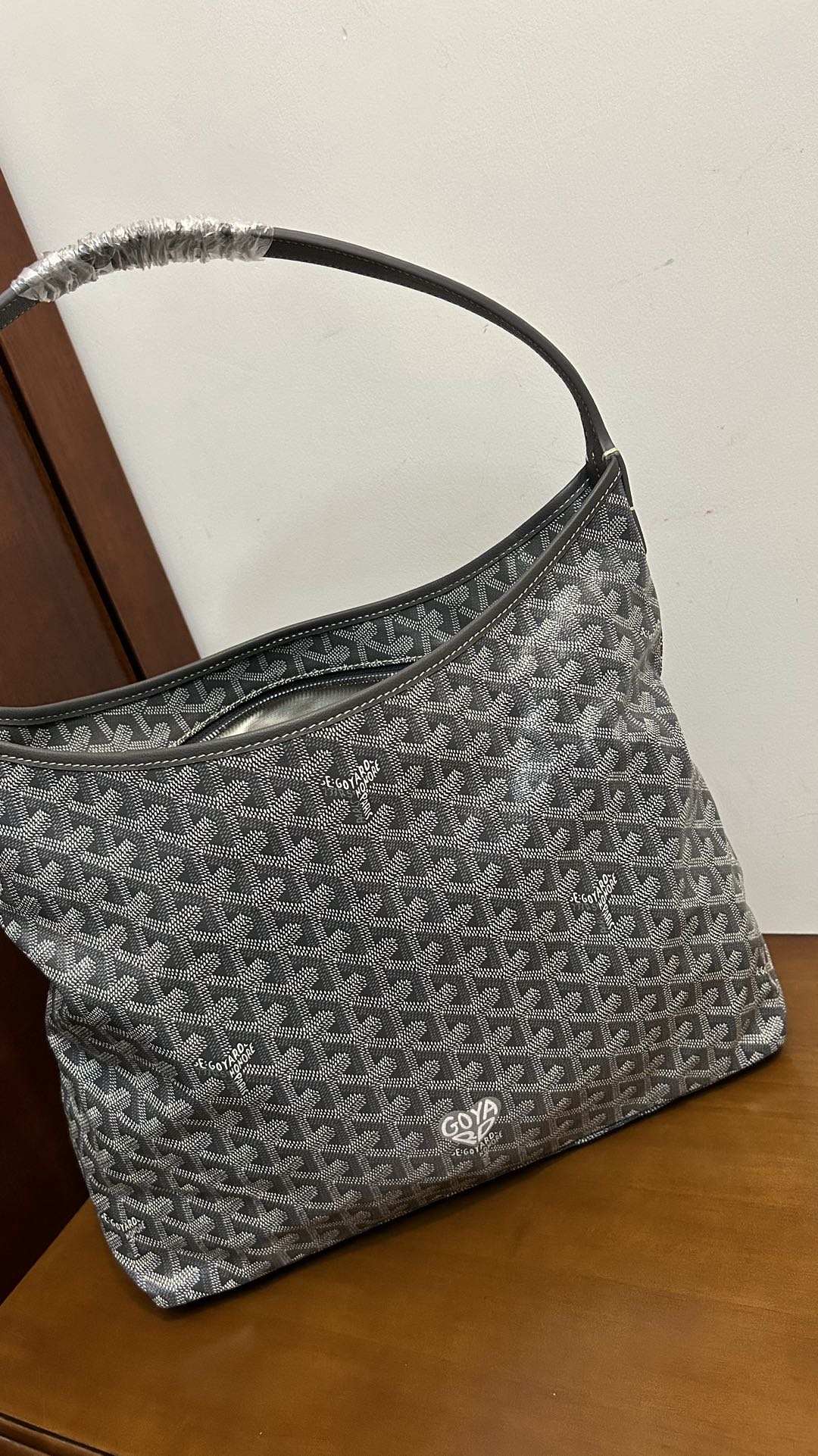 Goyard 限定 爱心、纯手工彩绘、每个都是独一无二、（配全套包装）免税版~代购级高版本~