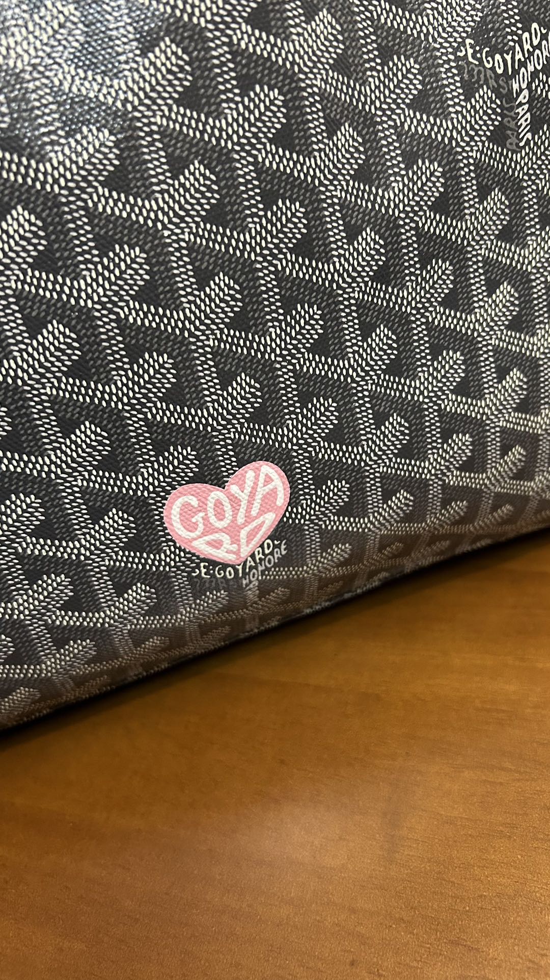 Goyard 限定 爱心、纯手工彩绘、每个都是独一无二、（配全套包装）免税版~代购级高版本~