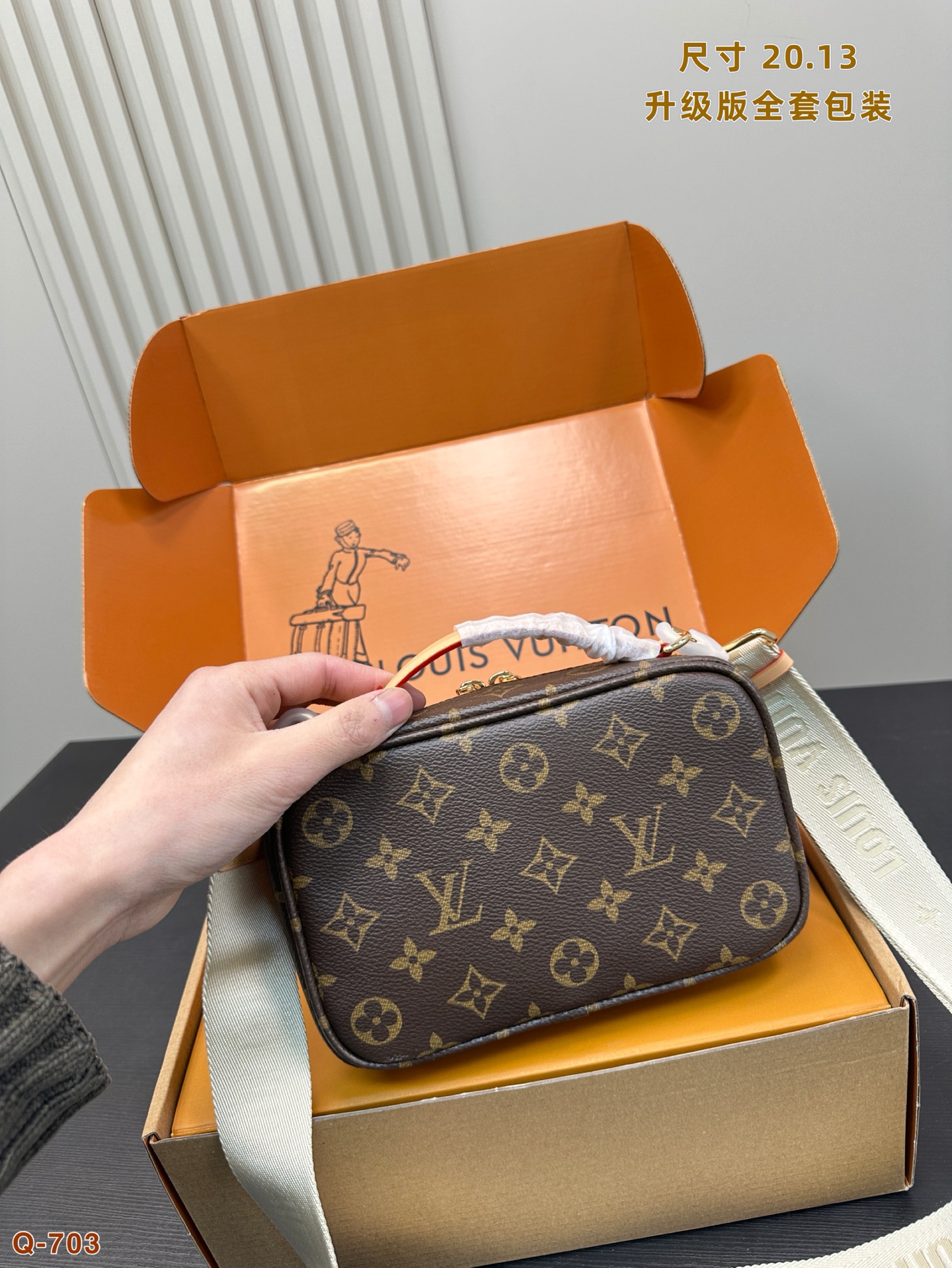 Louis Vuitton Crossbody Camera Bag with Detachable Pouch - Stylish and Trendy 5 i1740916325538 3569 0 3