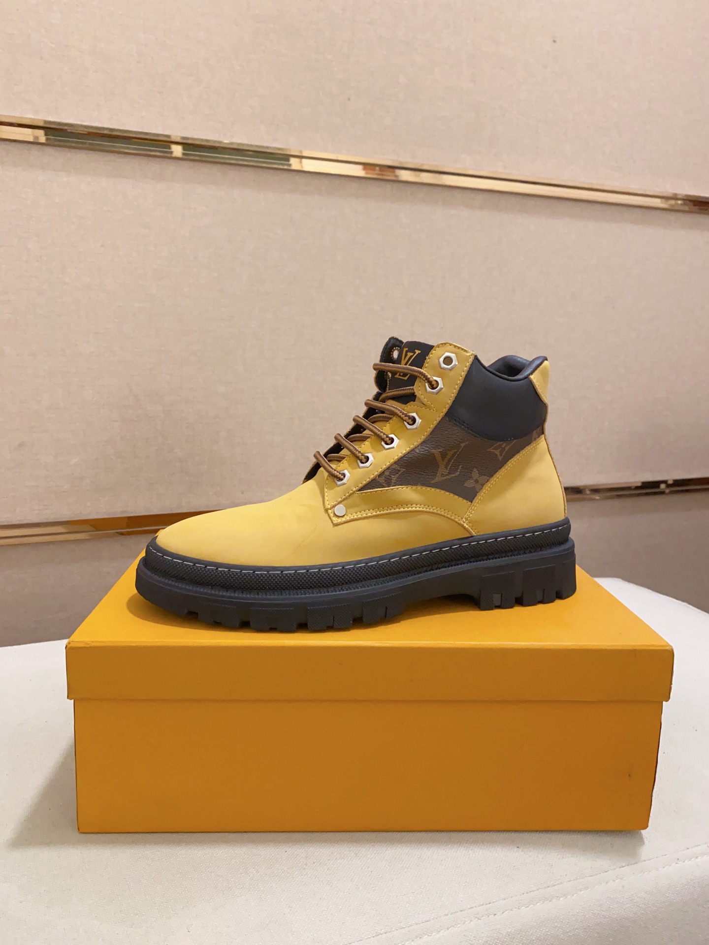 Fábrica 🎉🎉 LV ~ Tendencia Louis Vuitton, nuevo modelo de caña alta enviado, última combinación, mismo estilo que el s…