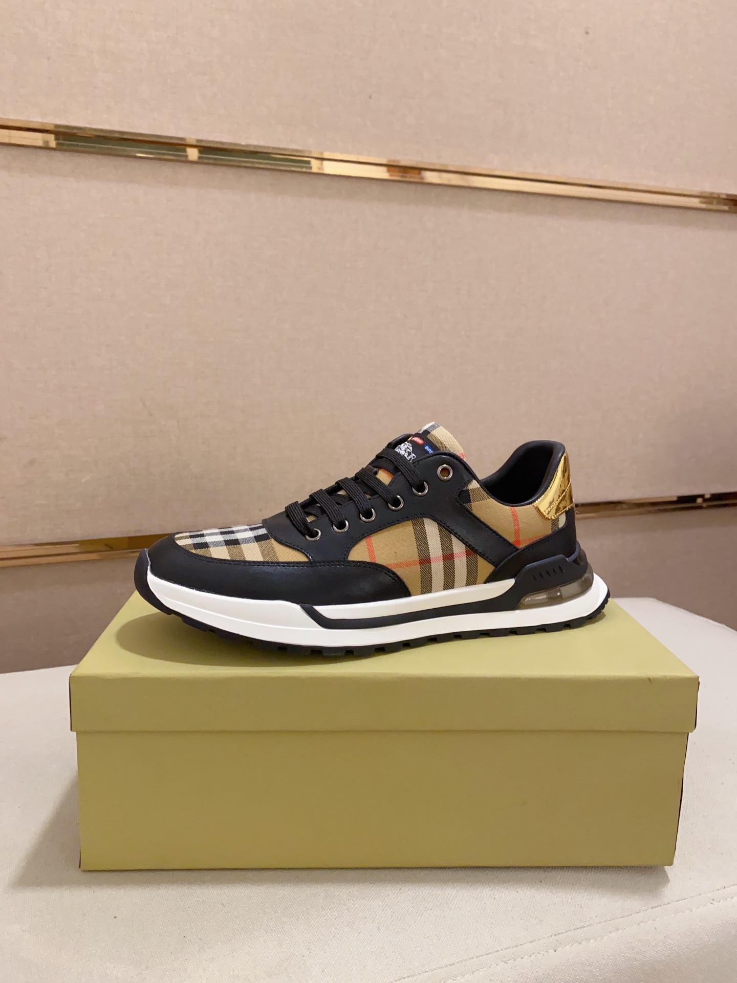 Precio de fábrica:Sincronización de contadorBURBERRY Burberry generación superior de sincronización 