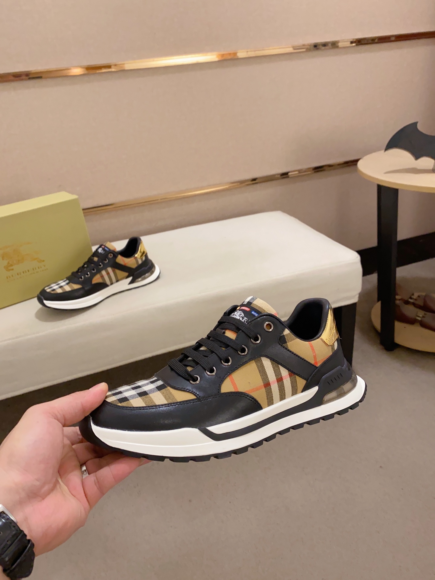 Precio de fábrica:Sincronización de contadorBURBERRY Burberry generación superior de sincronización 