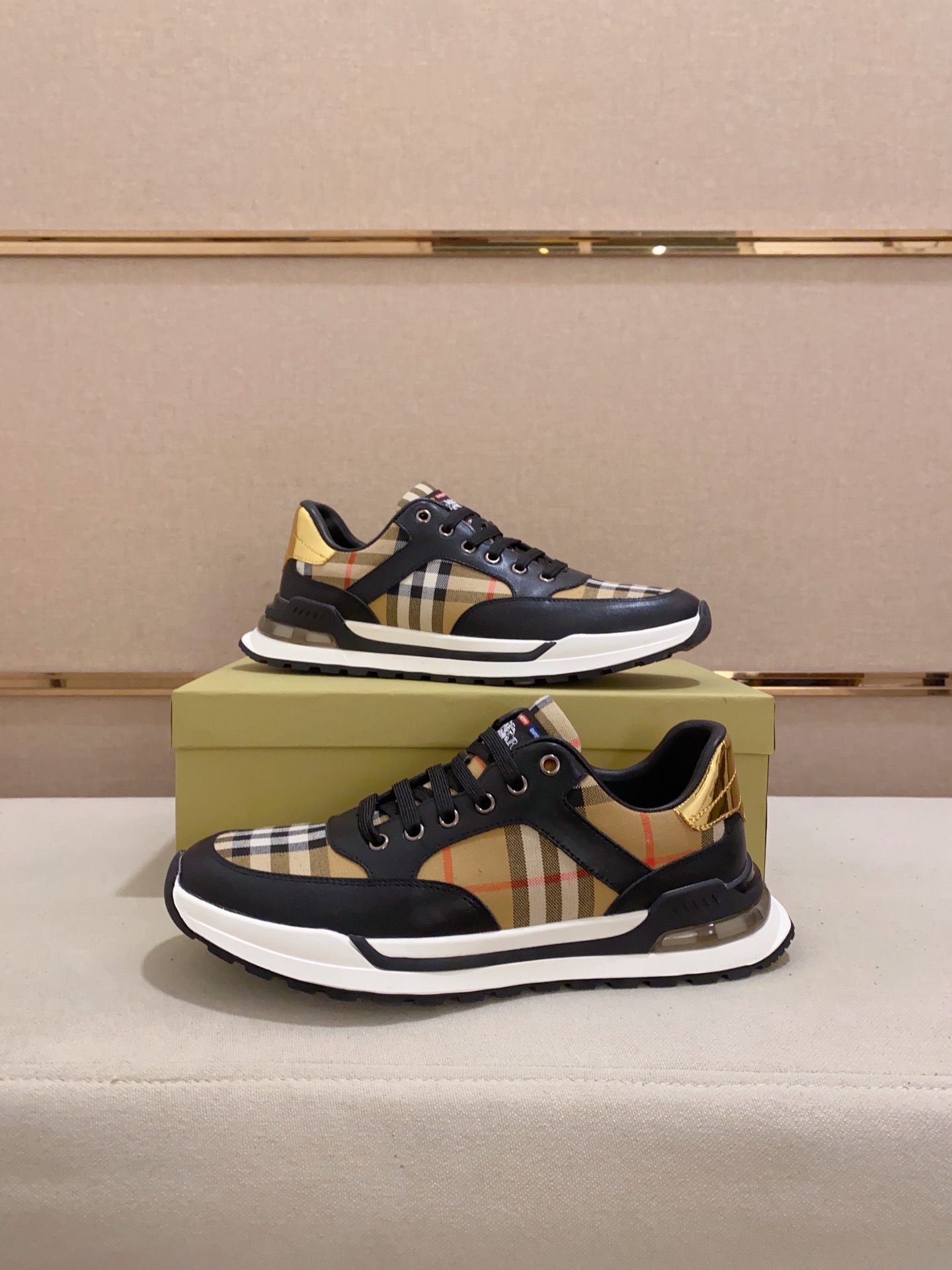 Precio de fábrica:Sincronización de contadorBURBERRY Burberry generación superior de sincronización 