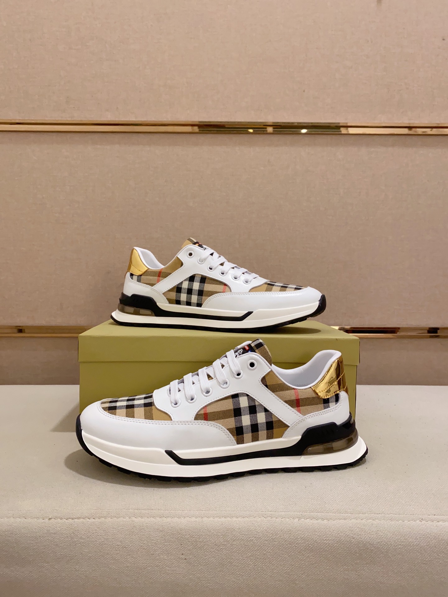 Precio de fábrica:Sincronización de contadorBURBERRY Burberry generación superior de sincronización 