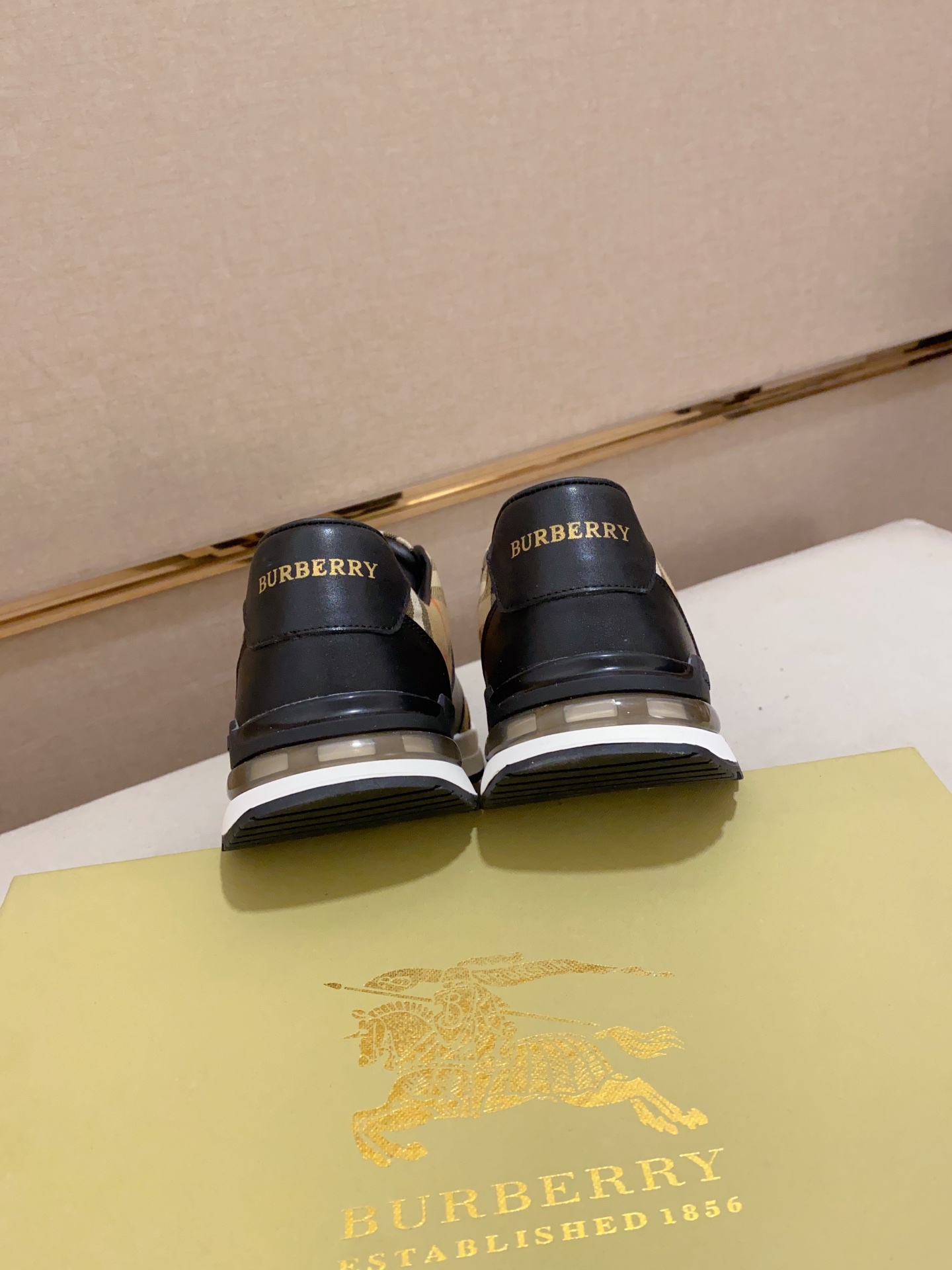 Precio de fábrica:Sincronización de contadorBURBERRY Burberry generación superior de sincronización 