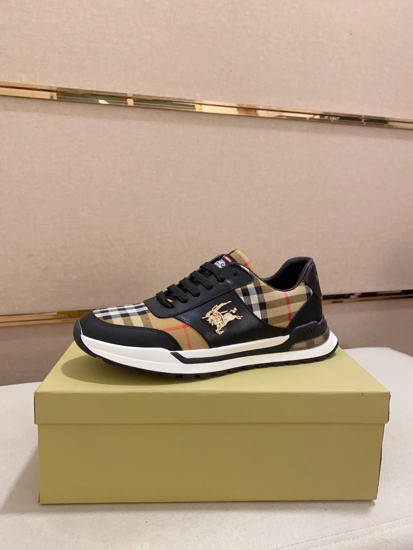 Precio de fábrica:Sincronización de contadorBURBERRY Burberry generación superior de sincronización 