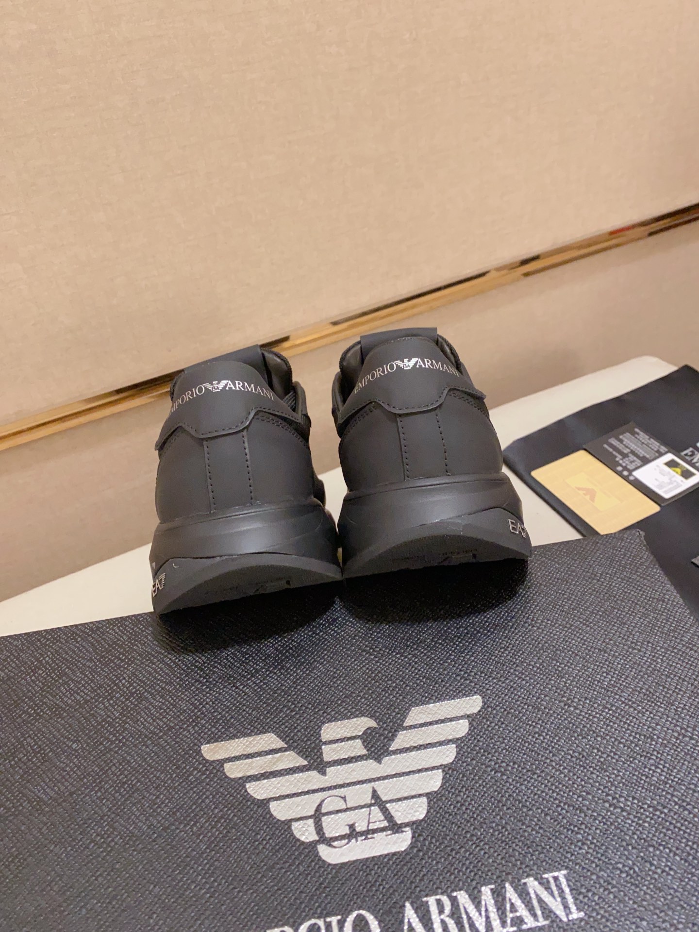 Precio de fábrica: 280Armani (Armani) sitio web oficial sincronizado con los últimos modelosParte su
