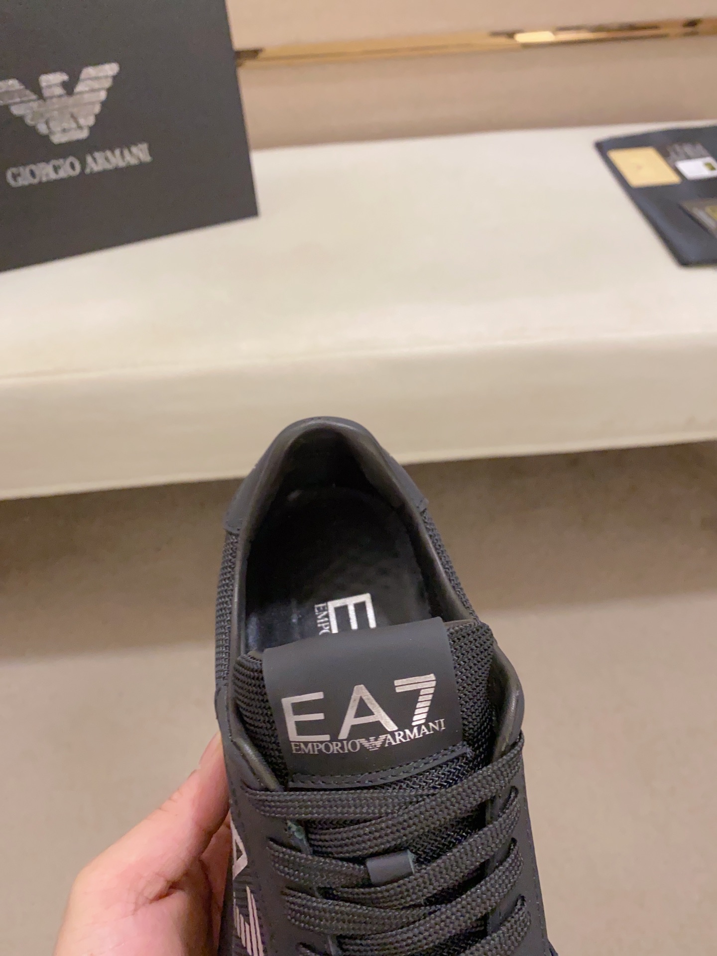 Precio de fábrica: 280Armani (Armani) sitio web oficial sincronizado con los últimos modelosParte su