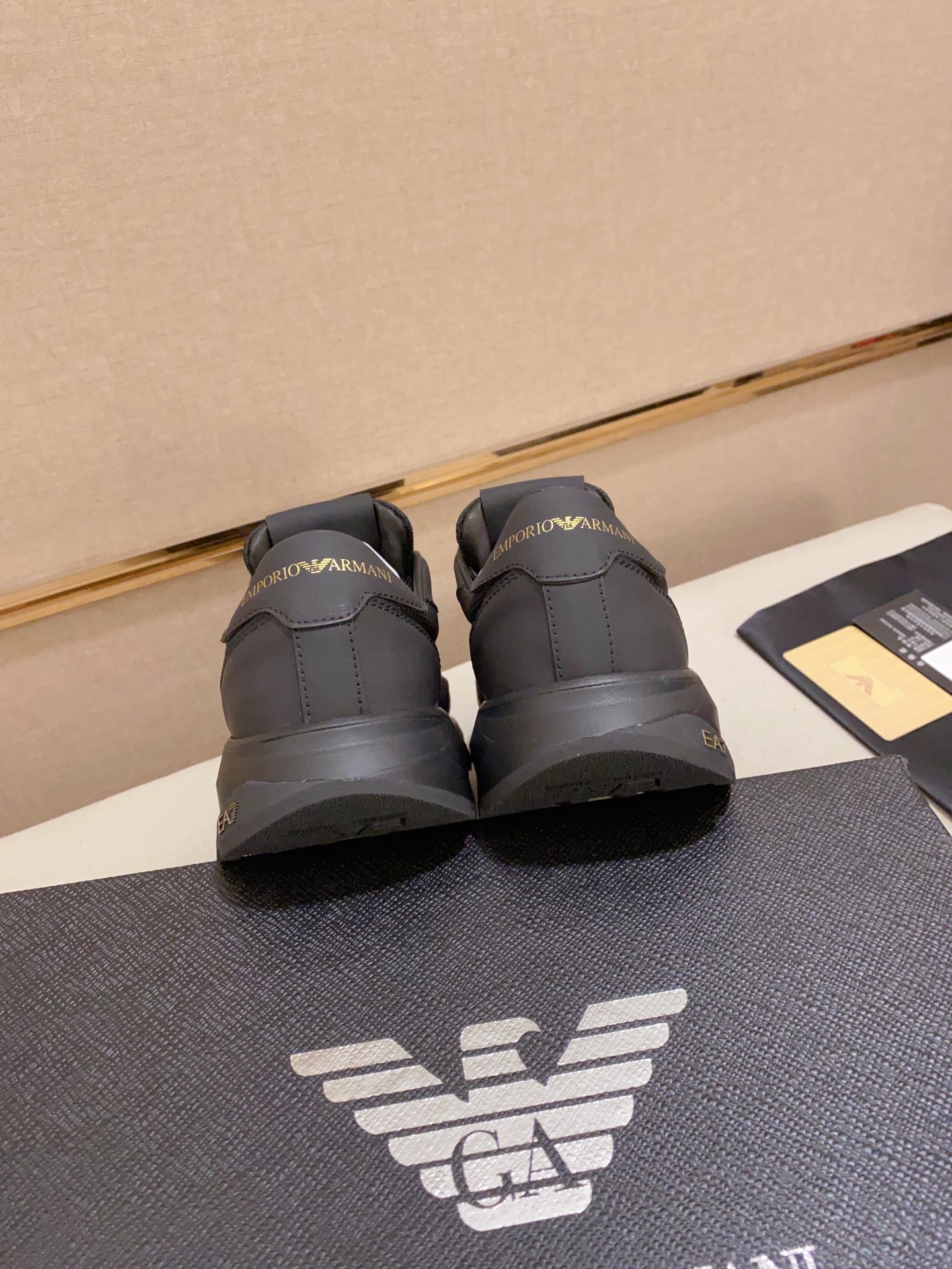 Precio de fábrica: 280Armani (Armani) sitio web oficial sincronizado con los últimos modelosParte su