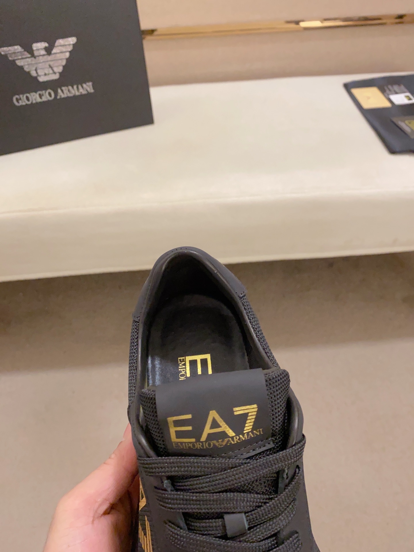 Precio de fábrica: 280Armani (Armani) sitio web oficial sincronizado con los últimos modelosParte su