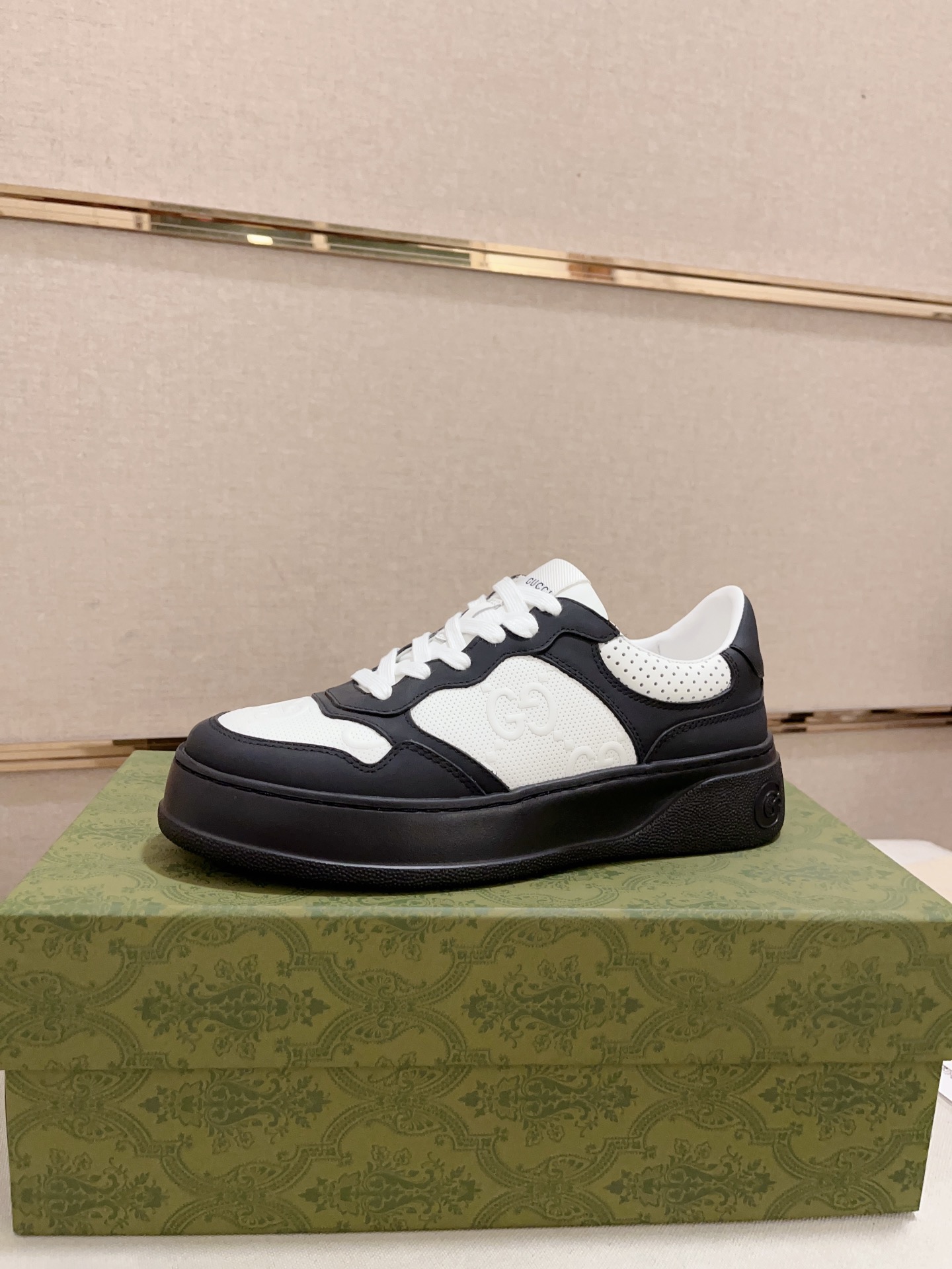 Gucci Zapatos Zapatillas de monopatín Calzado informal Bordado Tejidos Vintage Casual