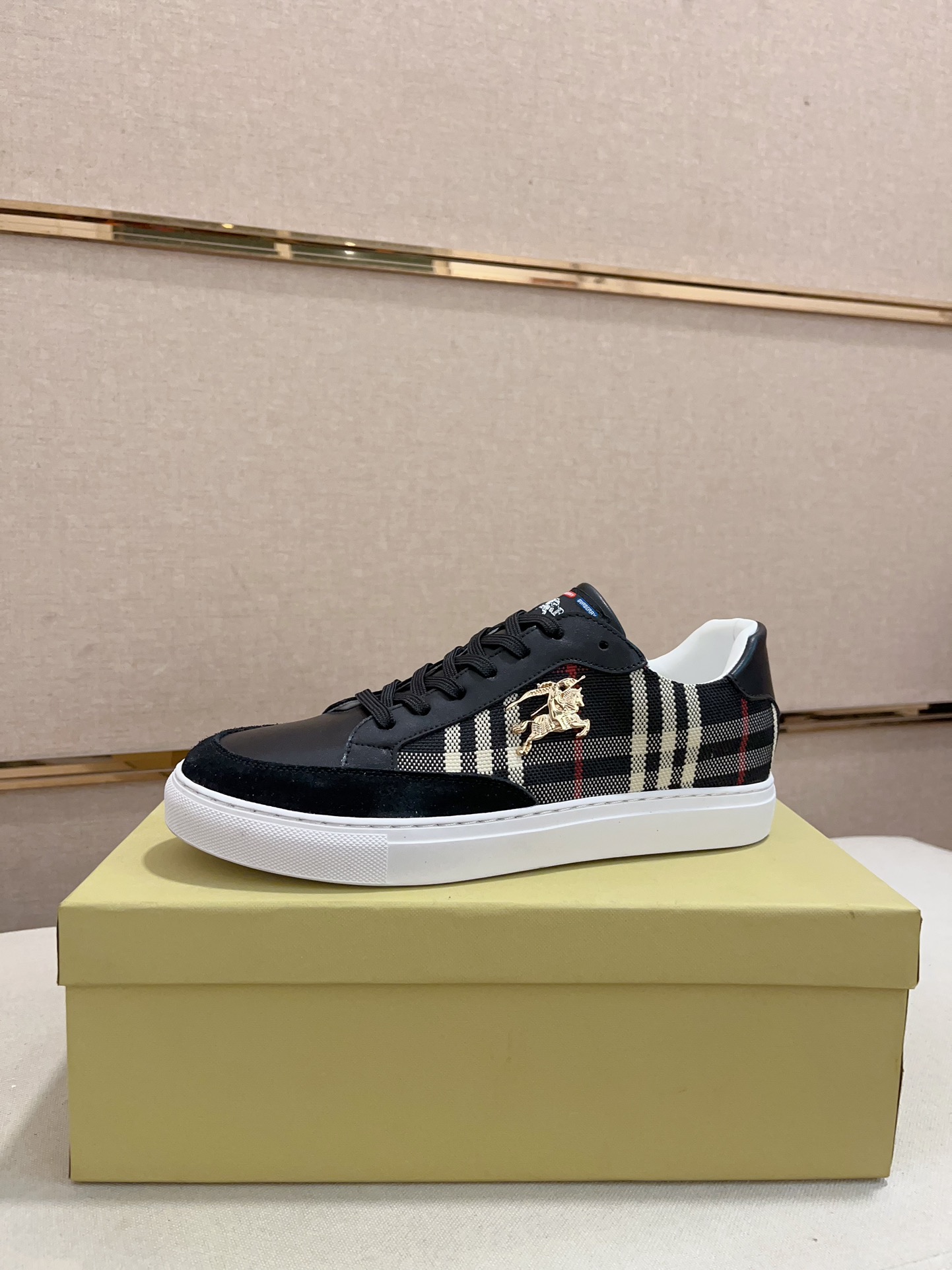 Precio de fábrica:Sincronización de contadorBURBERRY Sincronización de generación superior de Burber