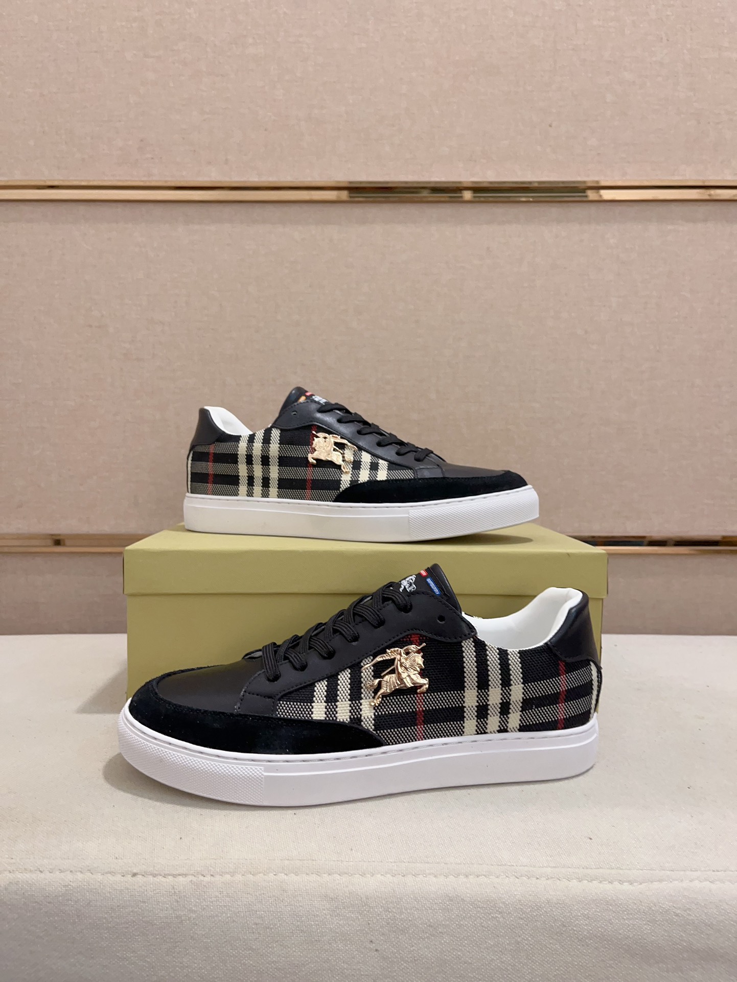 Precio de fábrica:Sincronización de contadorBURBERRY Sincronización de generación superior de Burber
