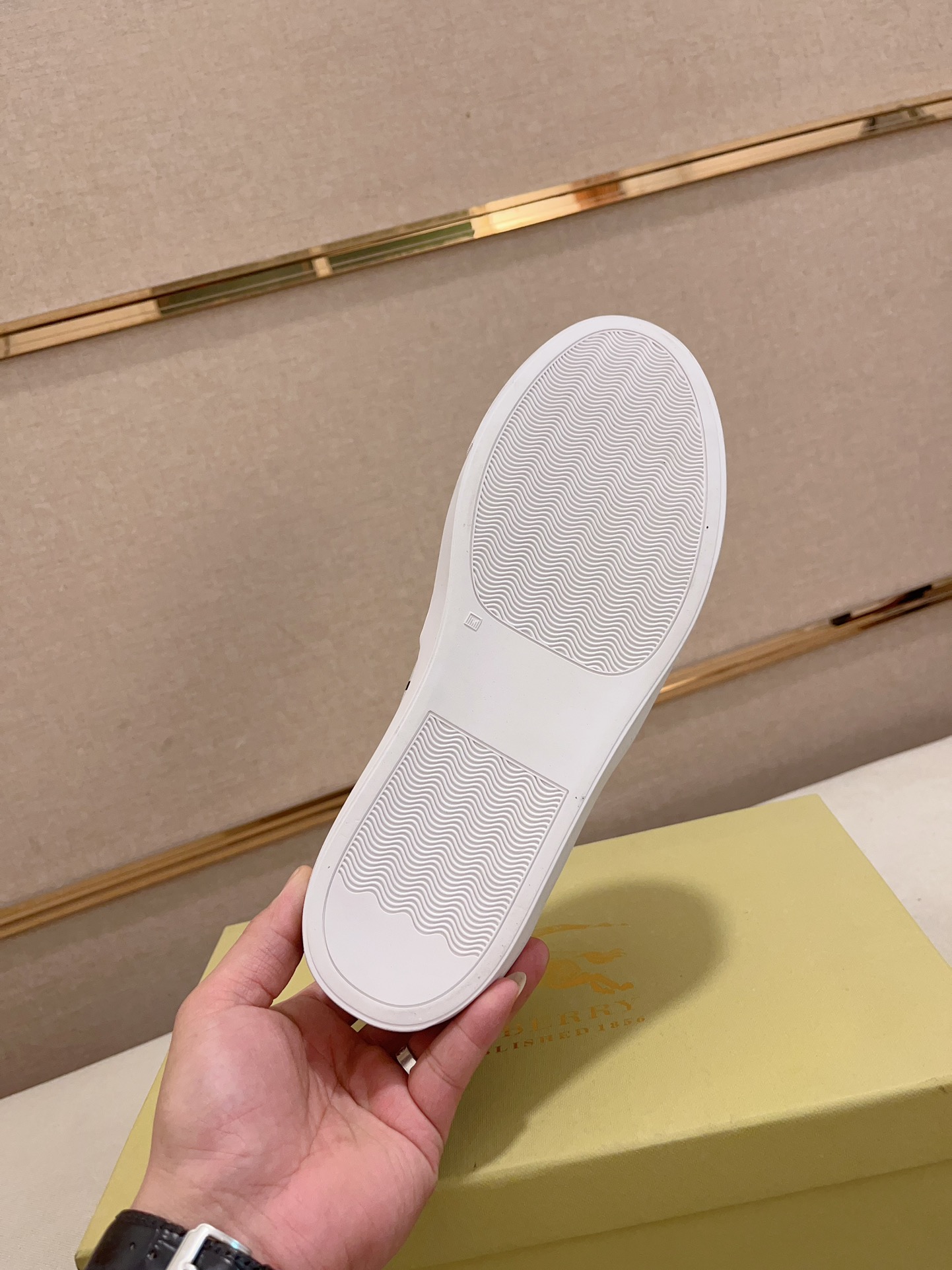Precio de fábrica:Sincronización de contadorBURBERRY Sincronización de generación superior de Burber