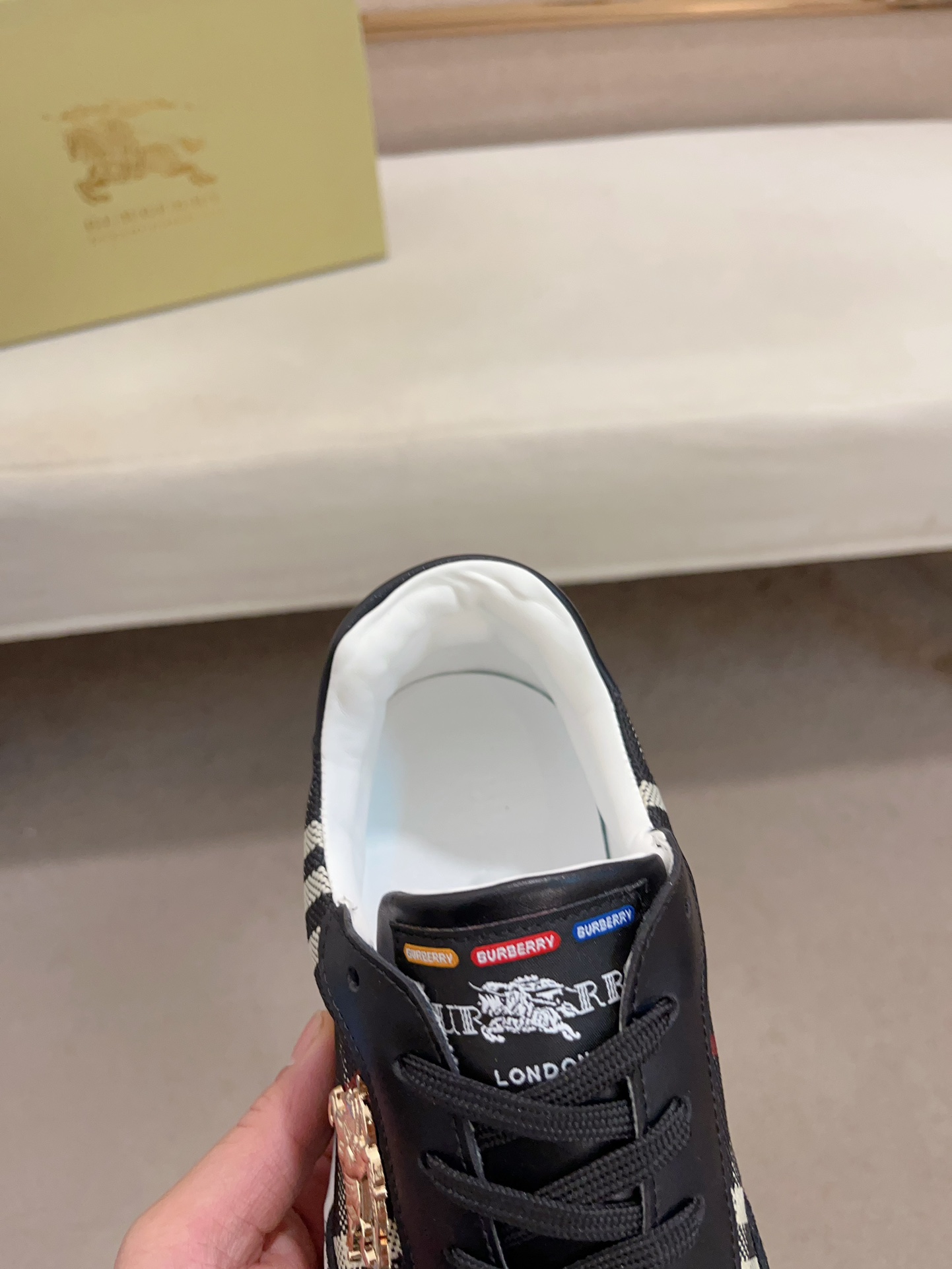 Precio de fábrica:Sincronización de contadorBURBERRY Sincronización de generación superior de Burber