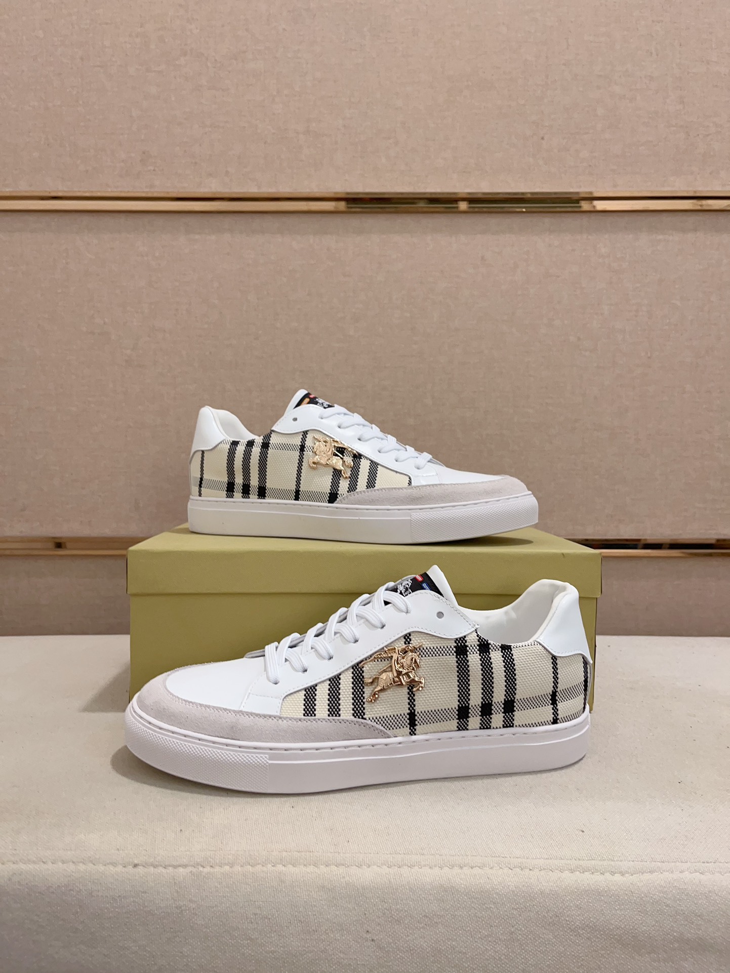 Precio de fábrica:Sincronización de contadorBURBERRY Sincronización de generación superior de Burber