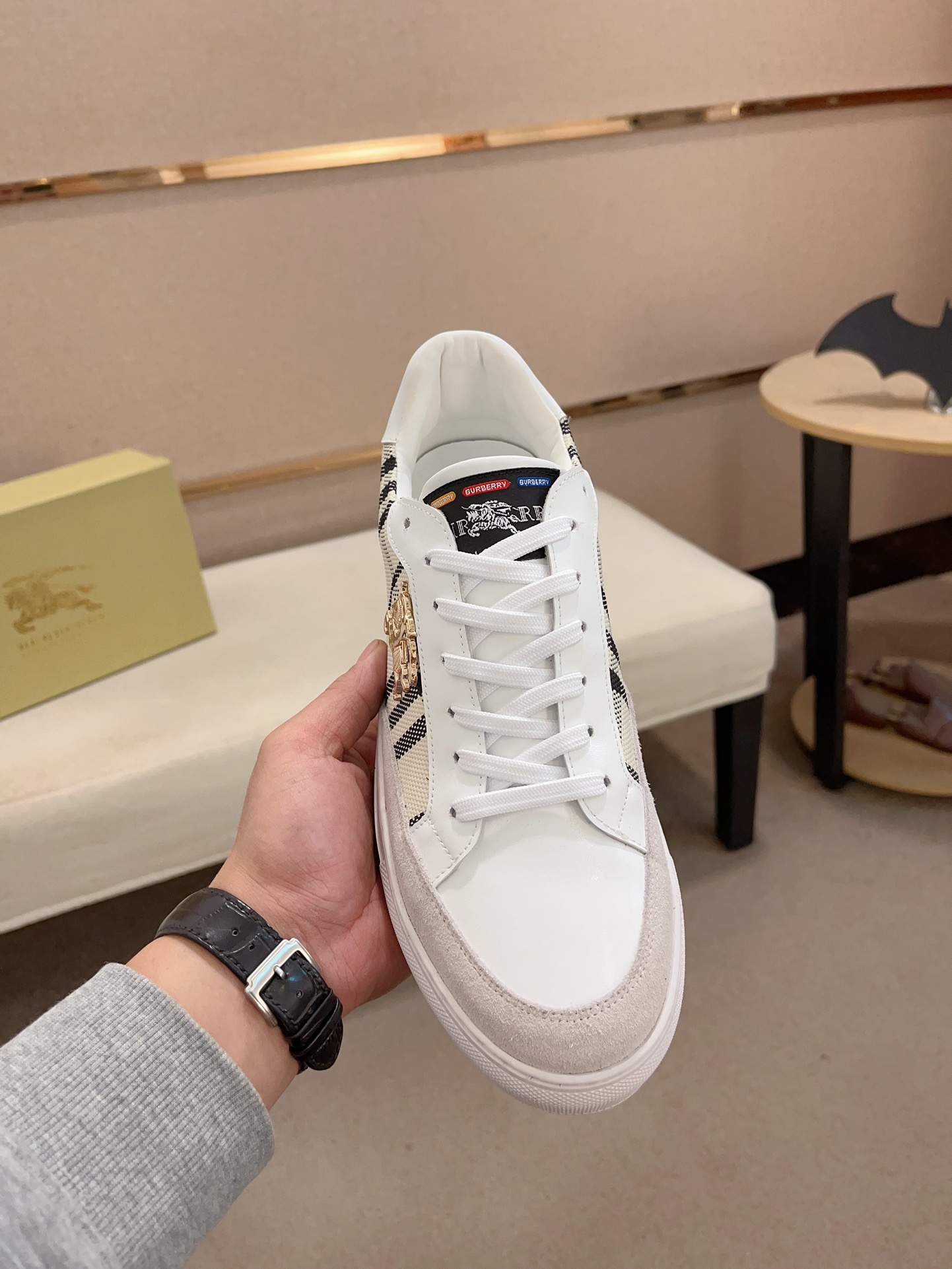 Precio de fábrica:Sincronización de contadorBURBERRY Sincronización de generación superior de Burber