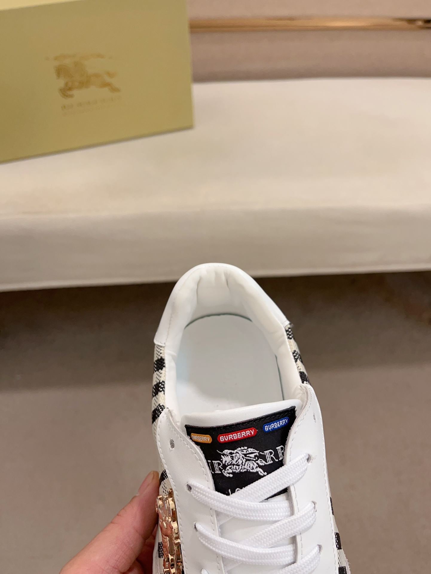Precio de fábrica:Sincronización de contadorBURBERRY Sincronización de generación superior de Burber