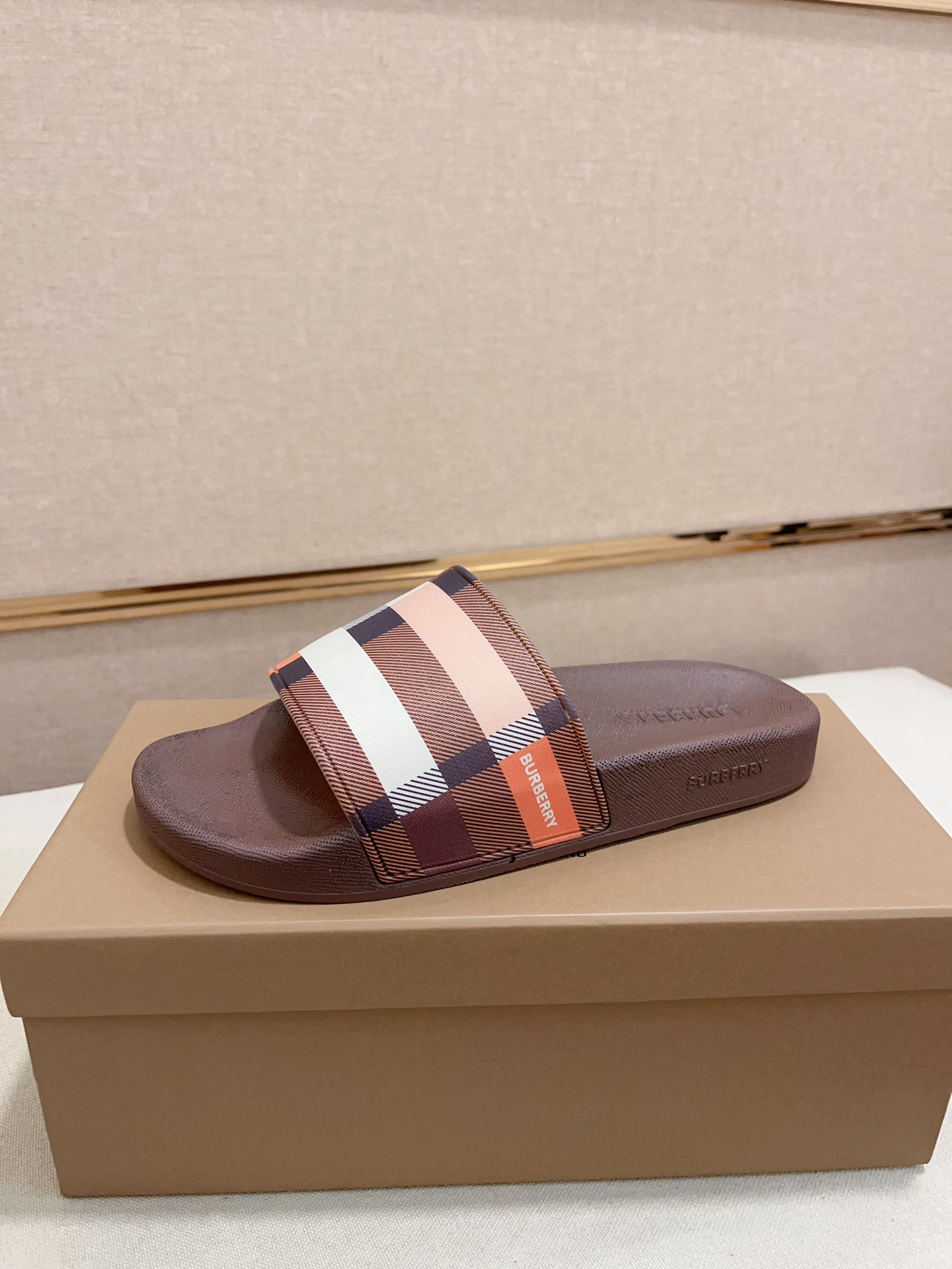 Precio de fábrica: modelos de pareja [Burberry (Burberry) zapatillas] de gama alta de la marca sitio