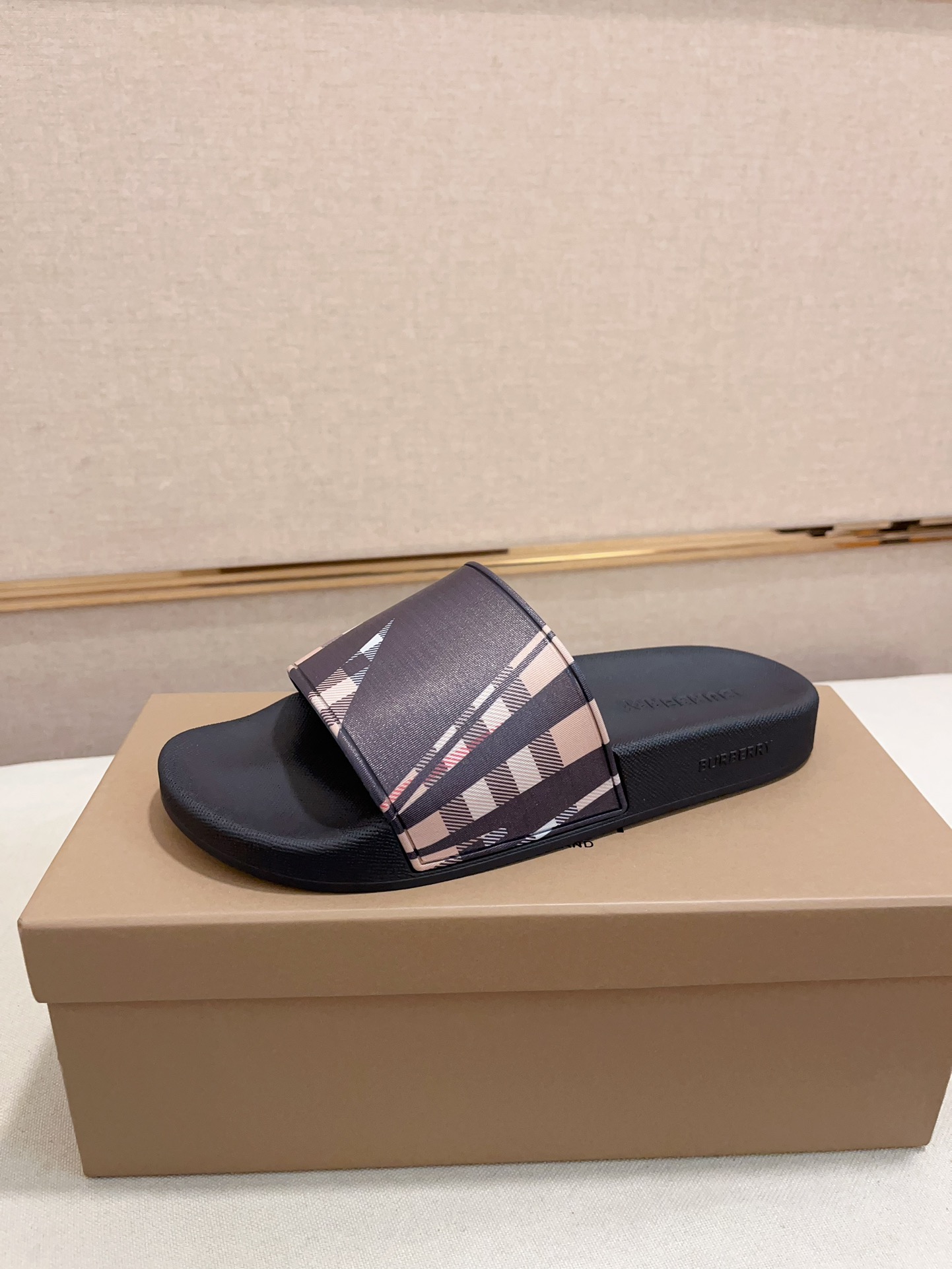 Precio de fábrica: modelos de pareja [Burberry (Burberry) zapatillas] de gama alta de la marca sitio