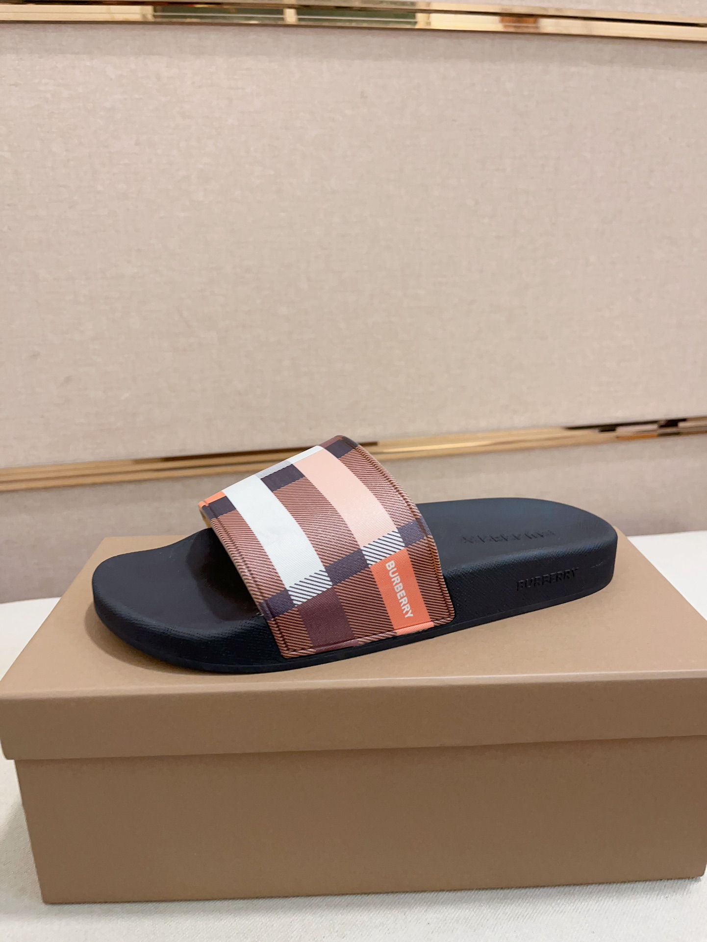 Precio de fábrica: modelos de pareja [Burberry (Burberry) zapatillas] de gama alta de la marca sitio