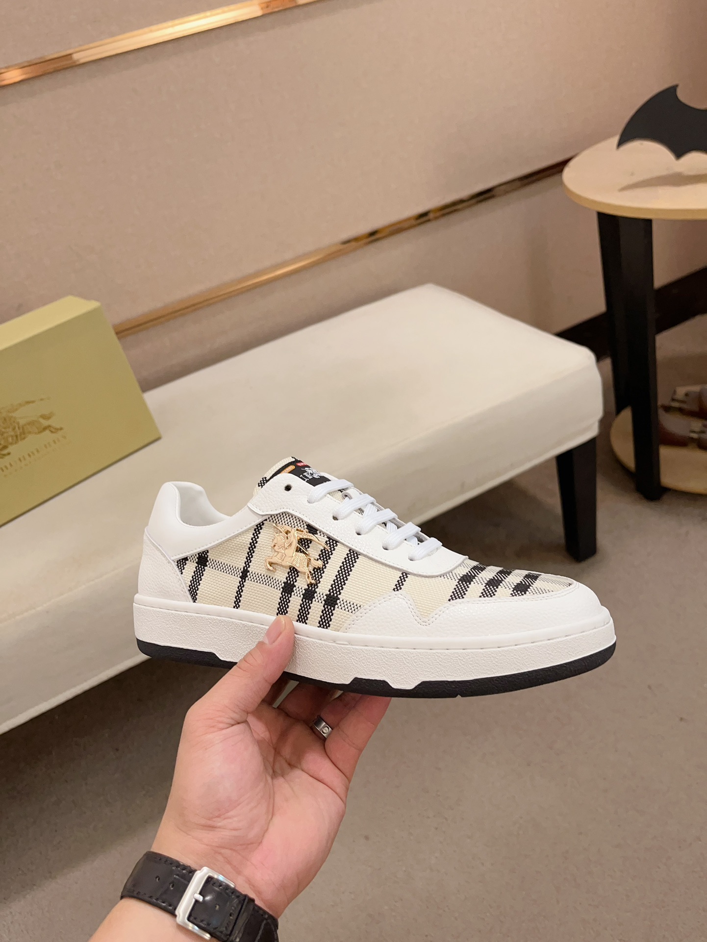 Precio de fábrica:Contador sincronizado burberry Burberry superior agencia de venta sincronizada núm