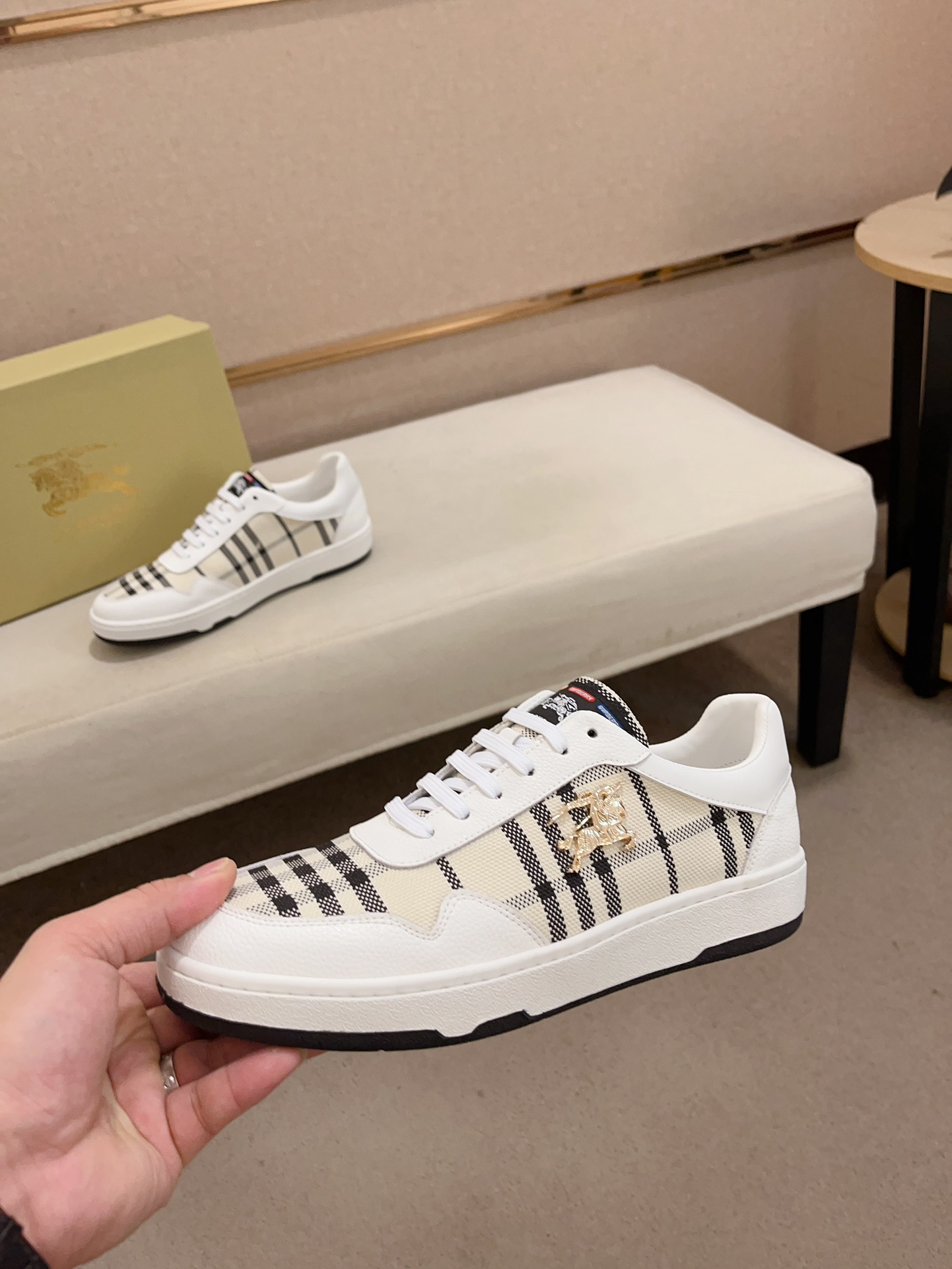Precio de fábrica:Contador sincronizado burberry Burberry superior agencia de venta sincronizada núm