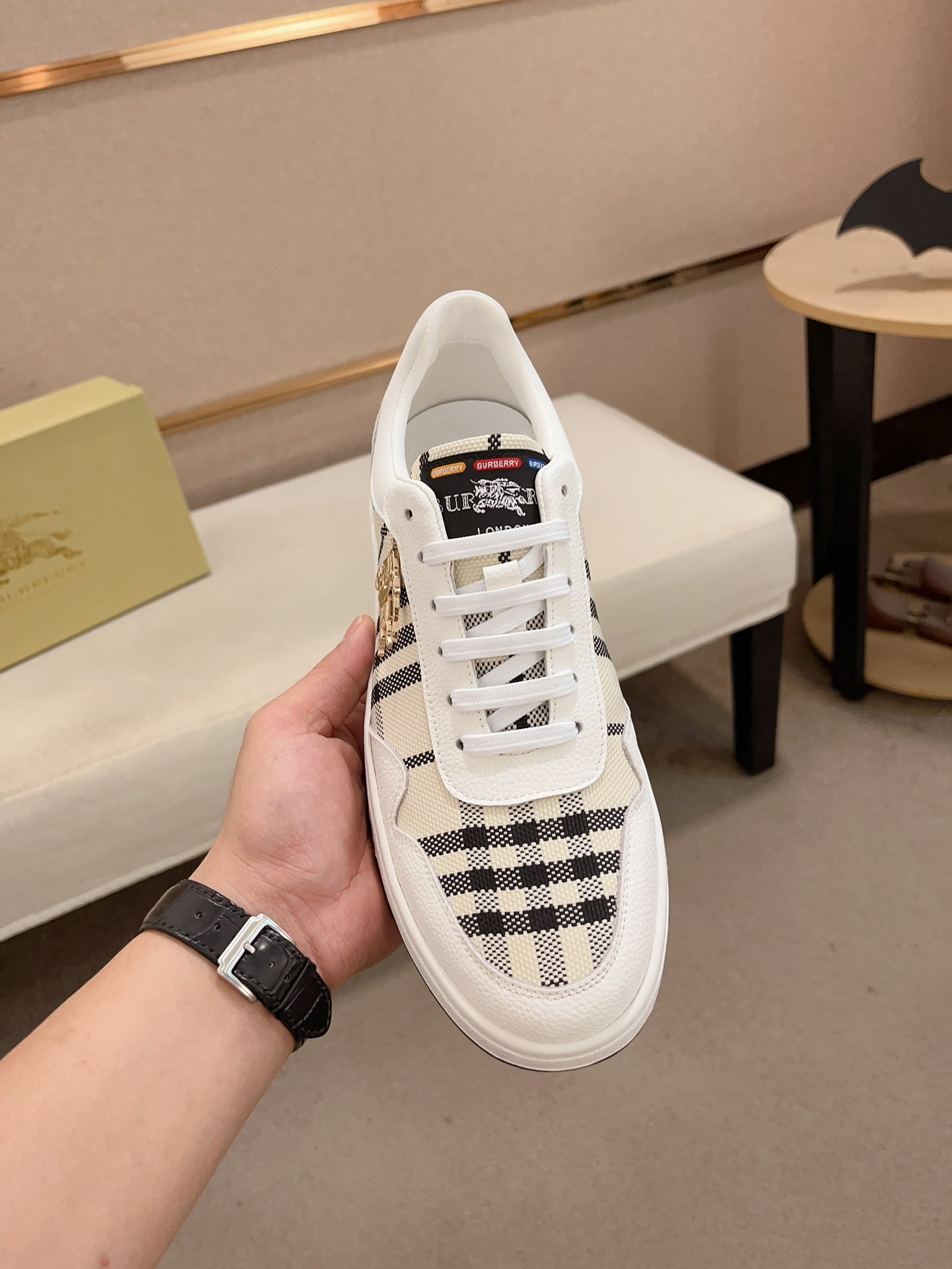Precio de fábrica:Contador sincronizado burberry Burberry superior agencia de venta sincronizada núm