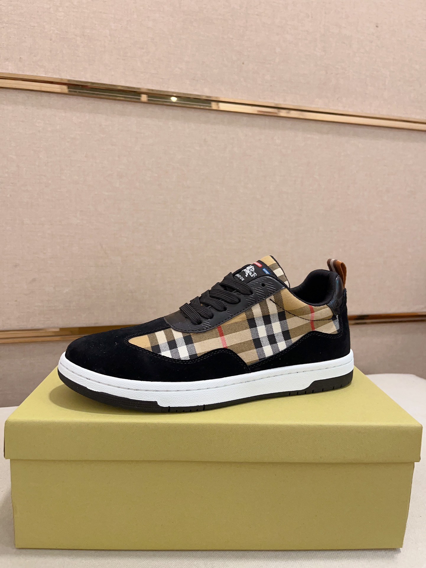 Precio de fábrica:Sincronización de contador burberry Burberry principales compradores venta sincrón