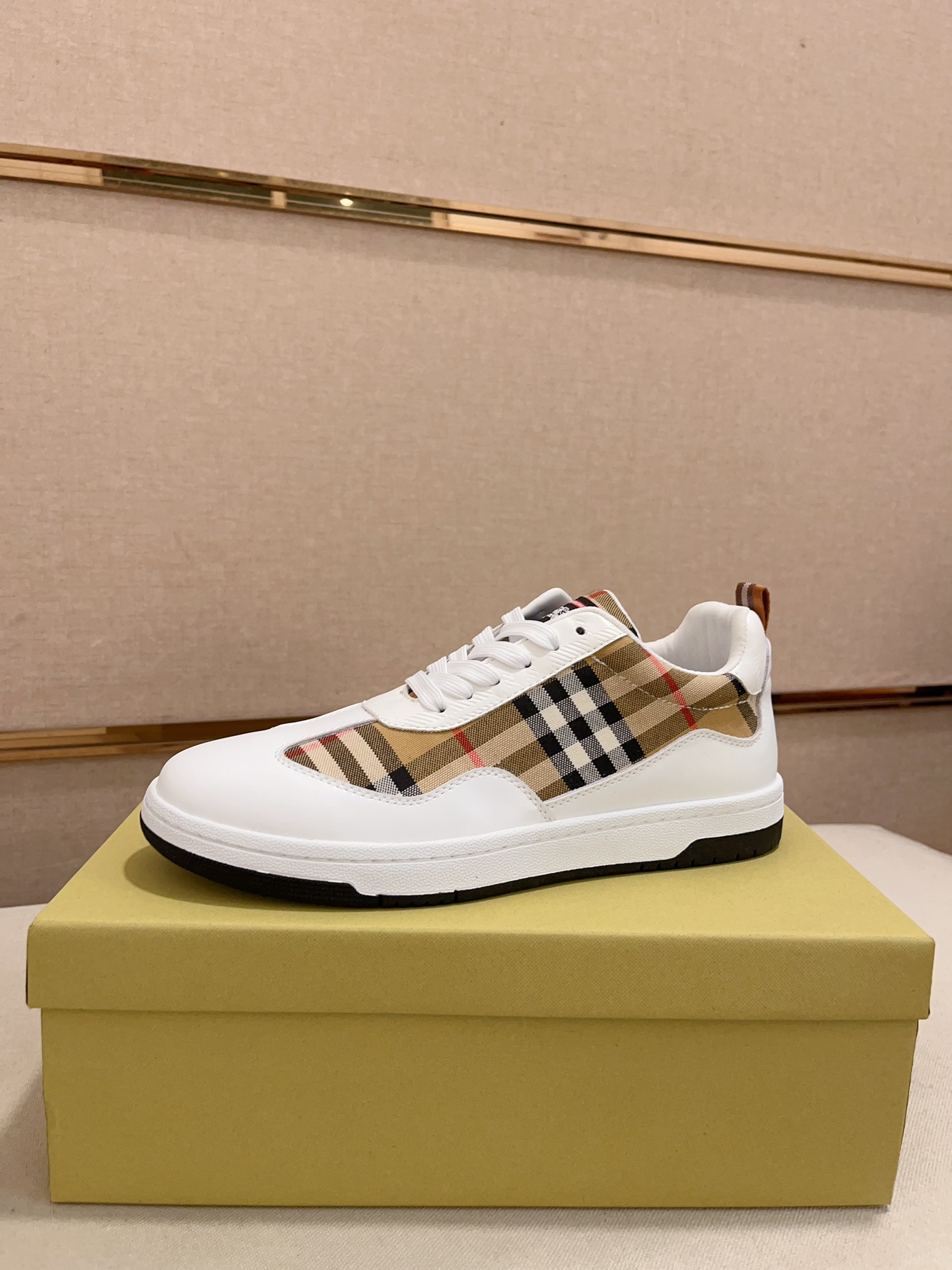 Precio de fábrica:Sincronización de contador burberry Burberry principales compradores venta sincrón