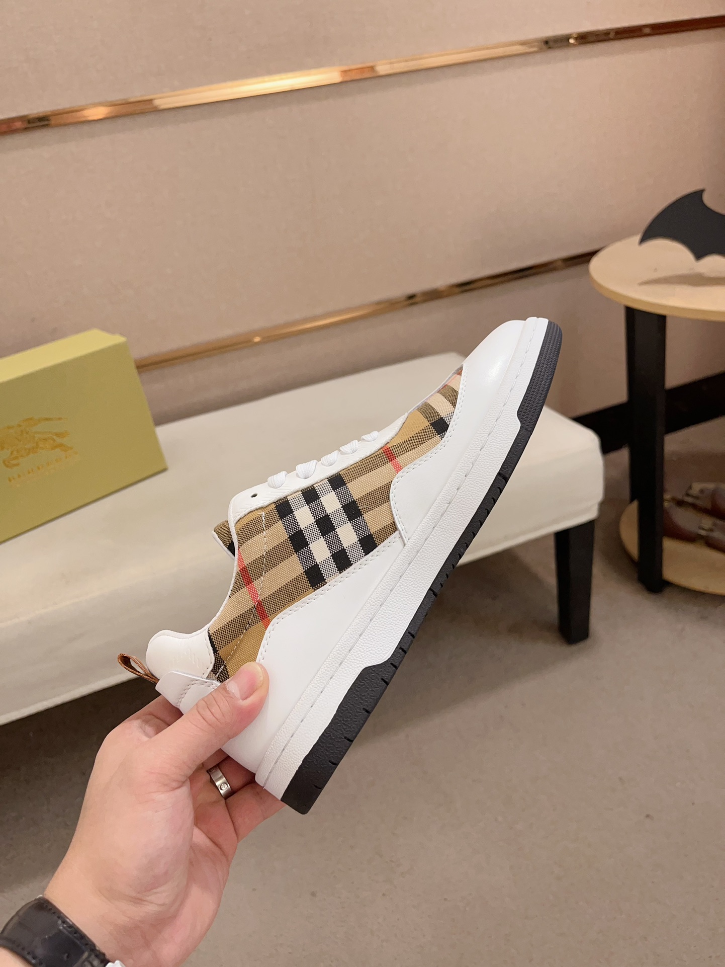 Precio de fábrica:Sincronización de contador burberry Burberry principales compradores venta sincrón