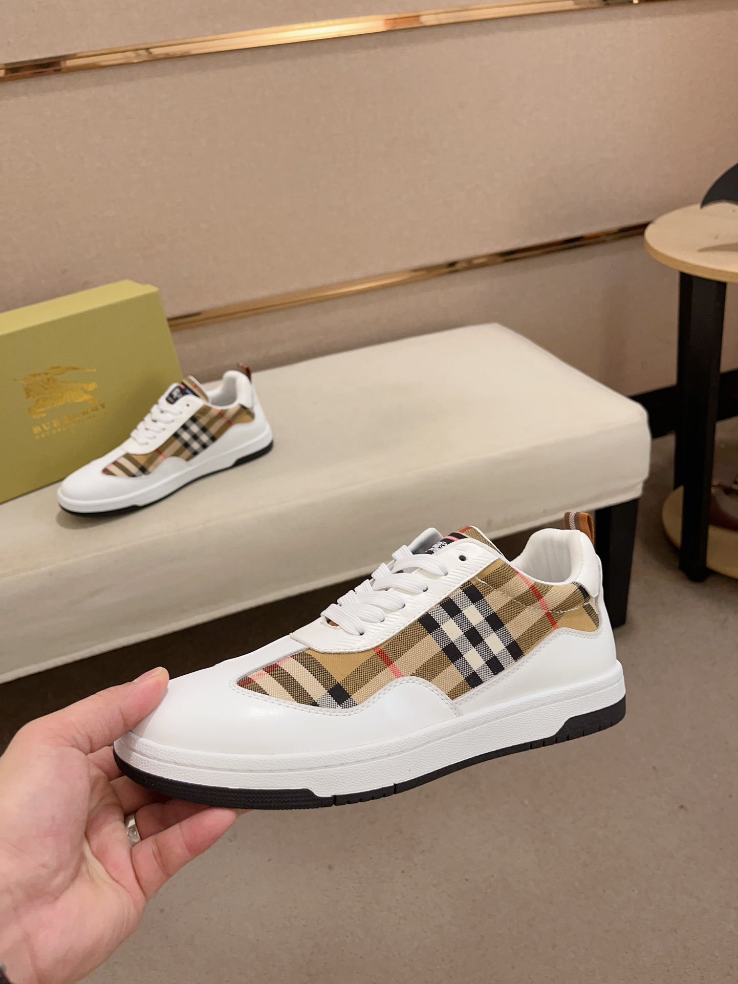 Precio de fábrica:Sincronización de contador burberry Burberry principales compradores venta sincrón