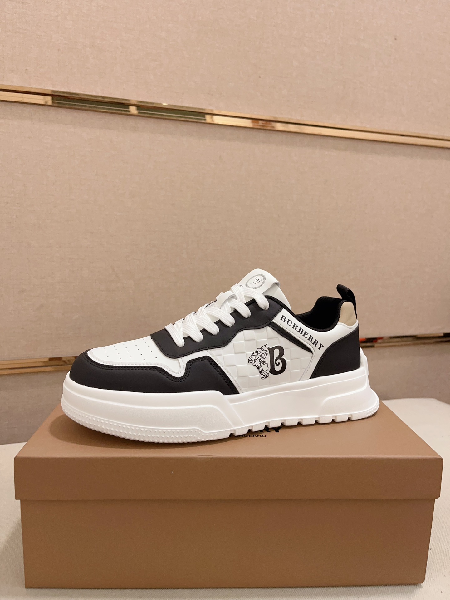 Factory precio:Contador sincronizado burberry Burberry agencia superior sincronizado a la venta Núme
