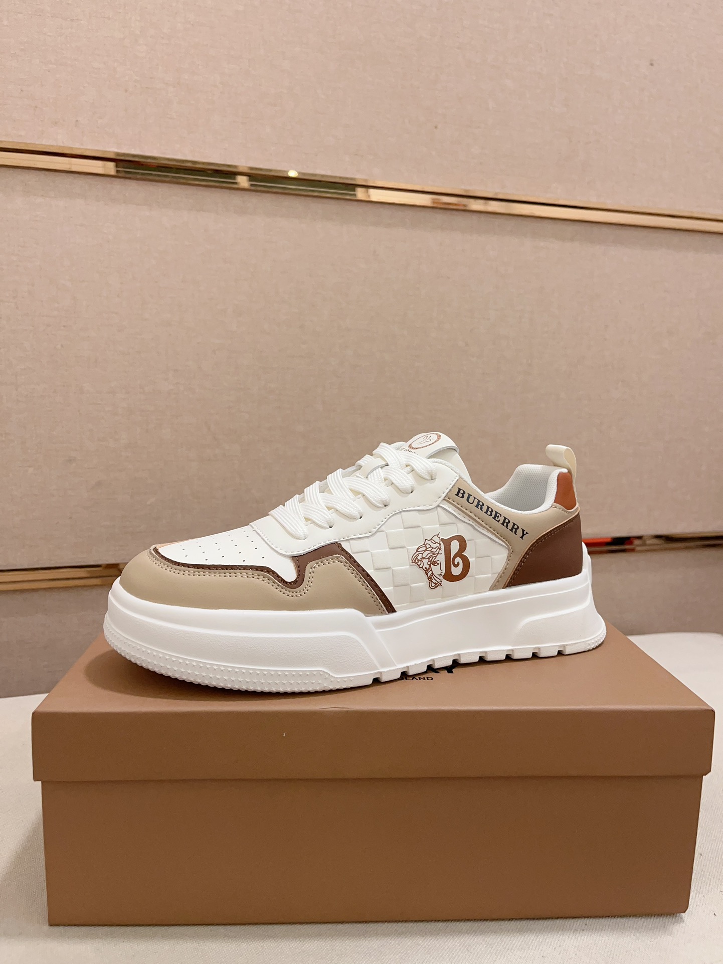 Factory precio:Counter sincronizado burberry Burberry agencia superior sincronizado a la venta Númer