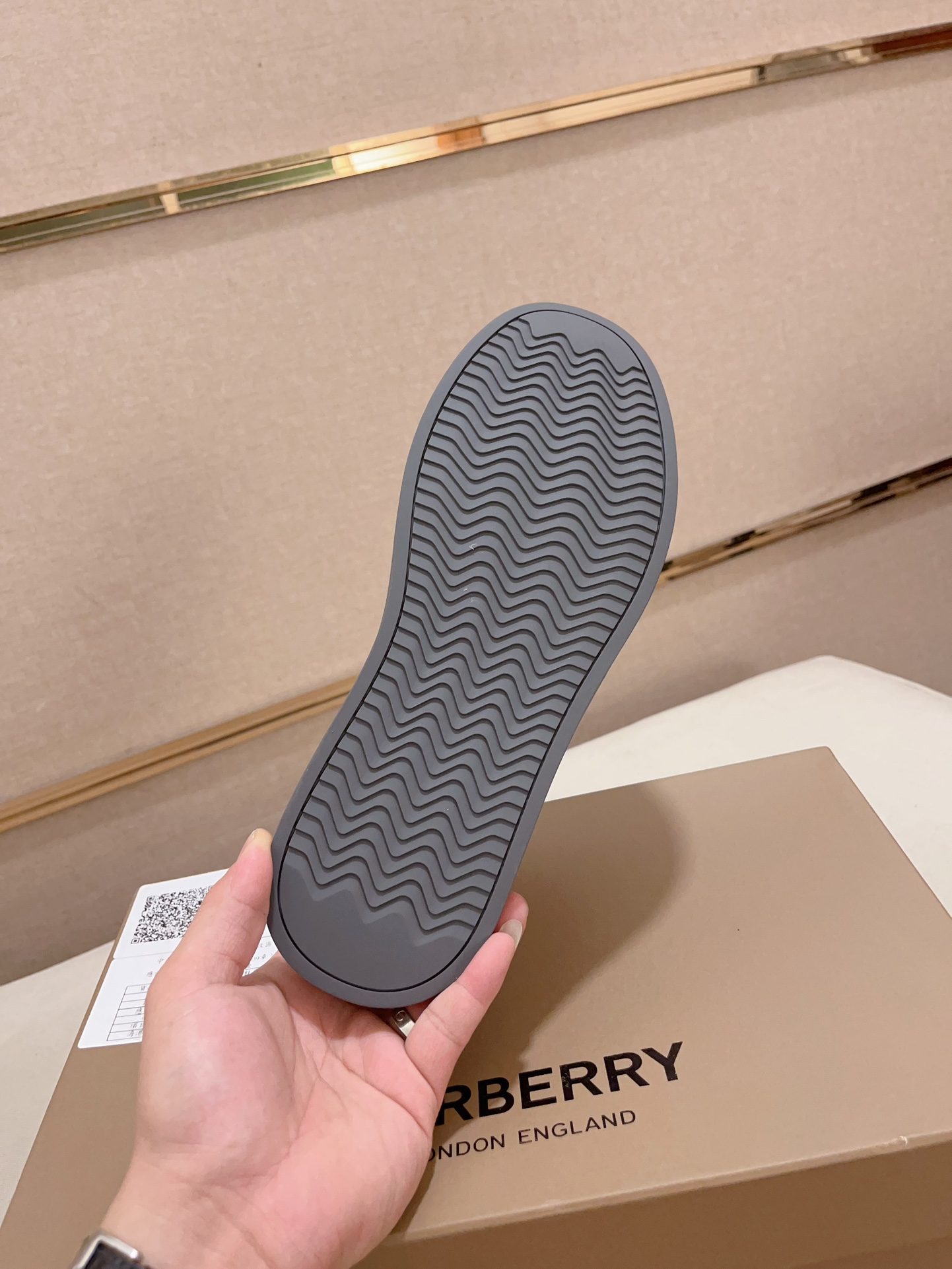 Precio de fábrica:Mostrador sincronizado burberry Burberry generación superior compra sincronizada v