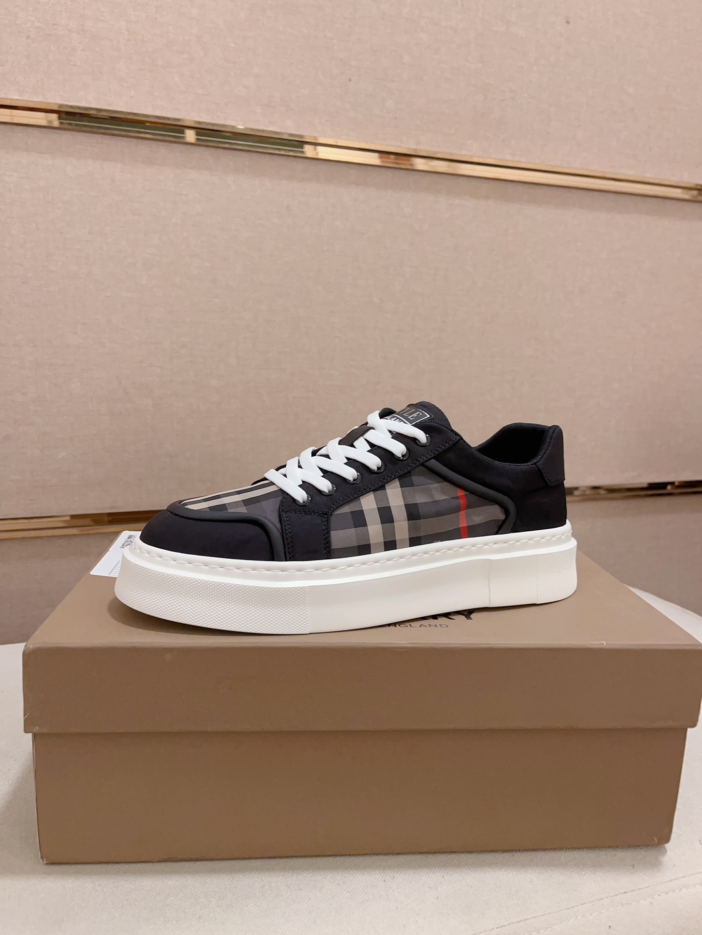 Precio de fábrica:Mostrador sincronizado burberry Burberry generación superior compra sincronizada v