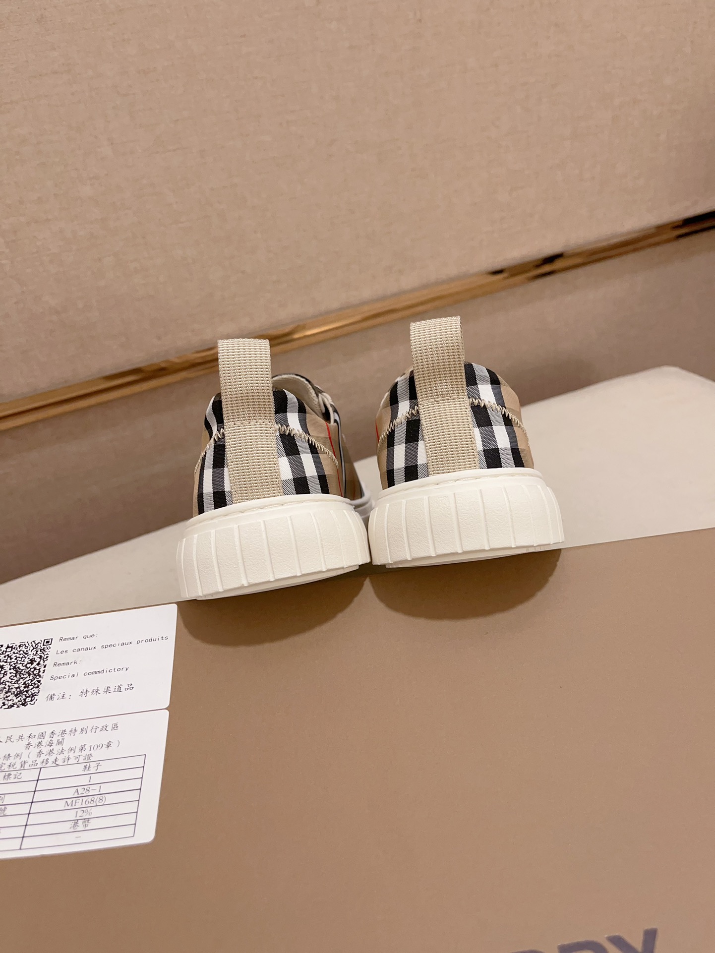Precio de fábrica:Mostrador sincronizado burberry Burberry generación superior compra sincronizada v