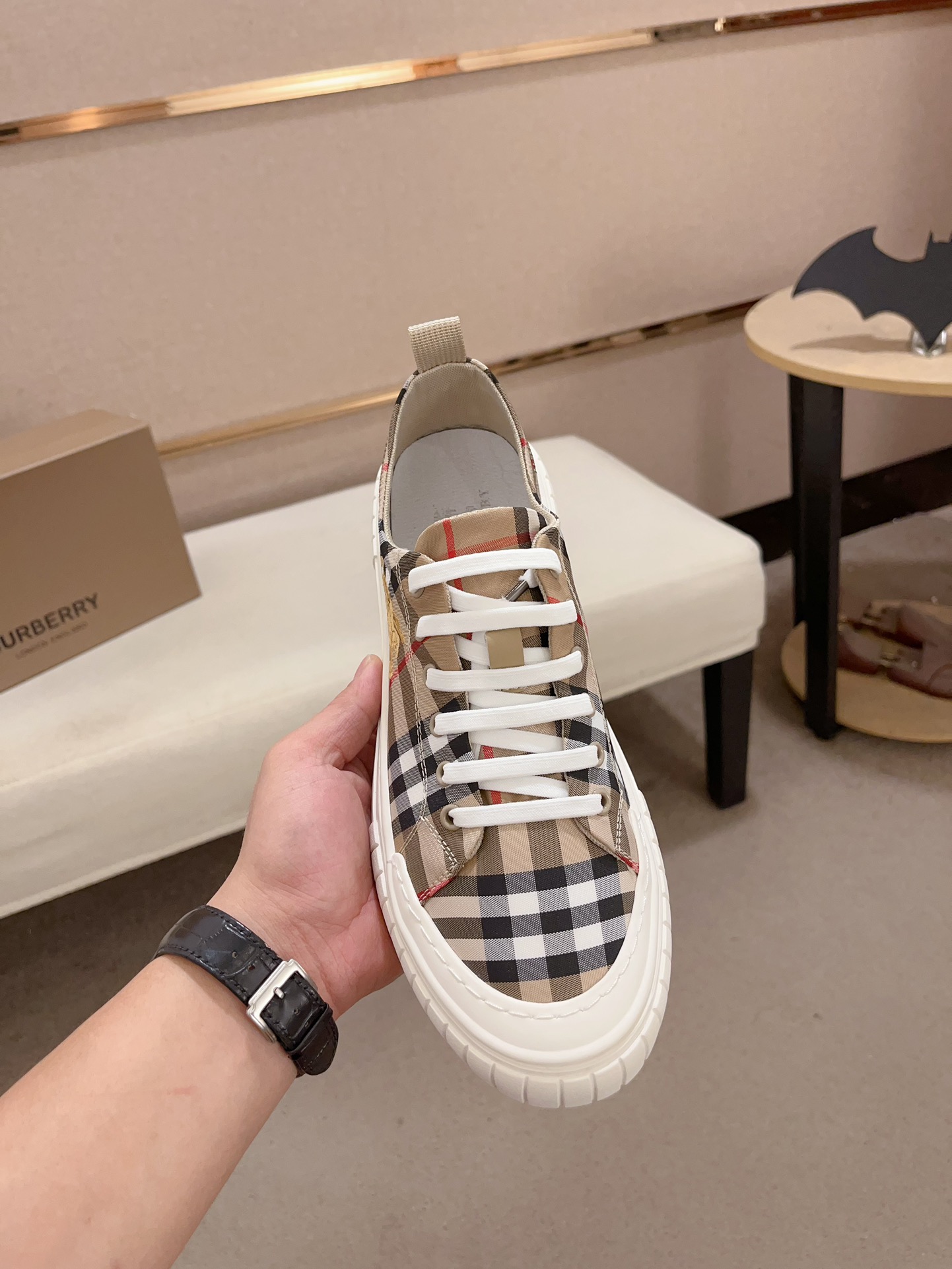 Precio de fábrica:Mostrador sincronizado burberry Burberry generación superior compra sincronizada v