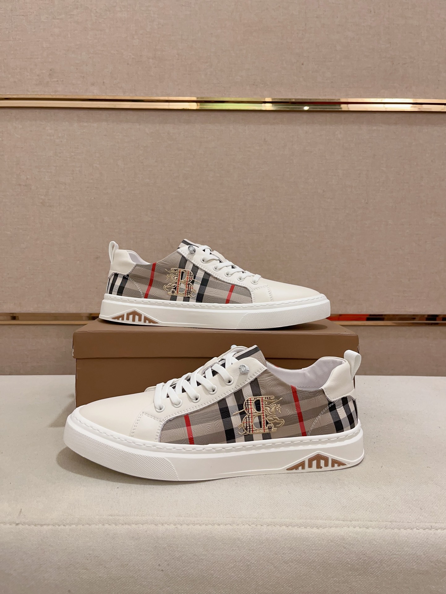 Precio de fábrica:Mostrador sincronizado burberry Burberry generación superior compra sincronizada v