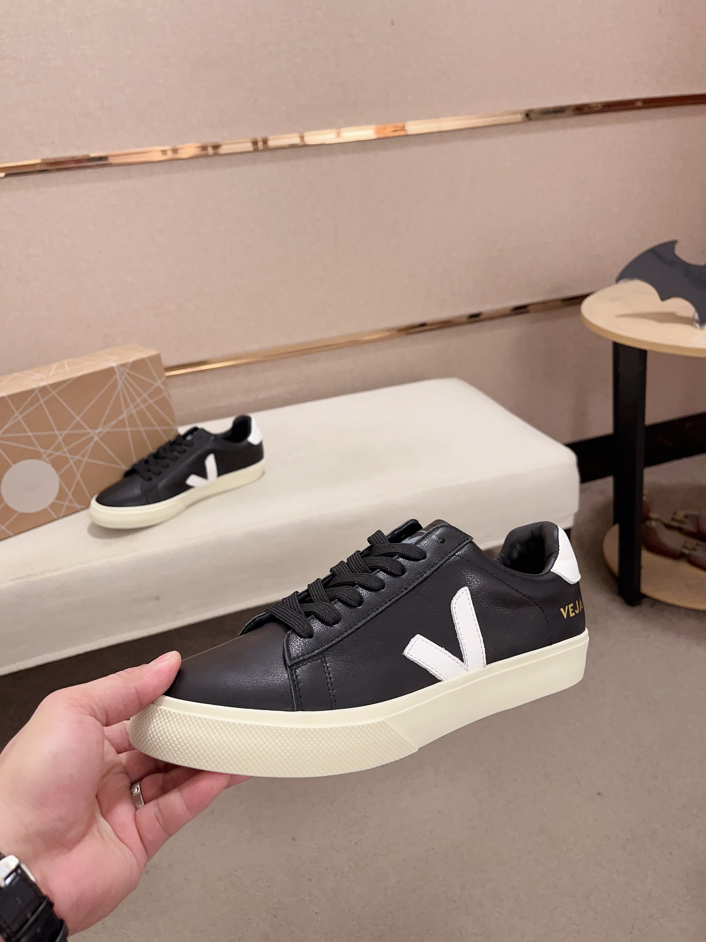 VEJA Unisex Leather Sneakers - Stylish, Comfortable, and Durable Design 4 i1730172287 5152 0