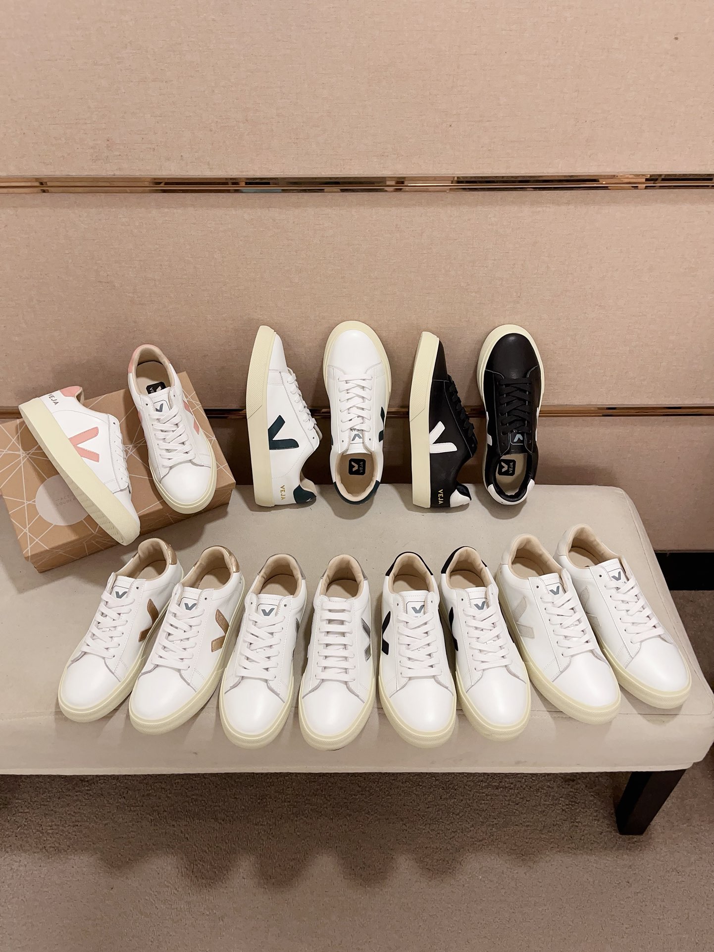 VEJA Unisex Leather Sneakers - Stylish, Comfortable, and Durable Design 11 i1730172288 5001 4