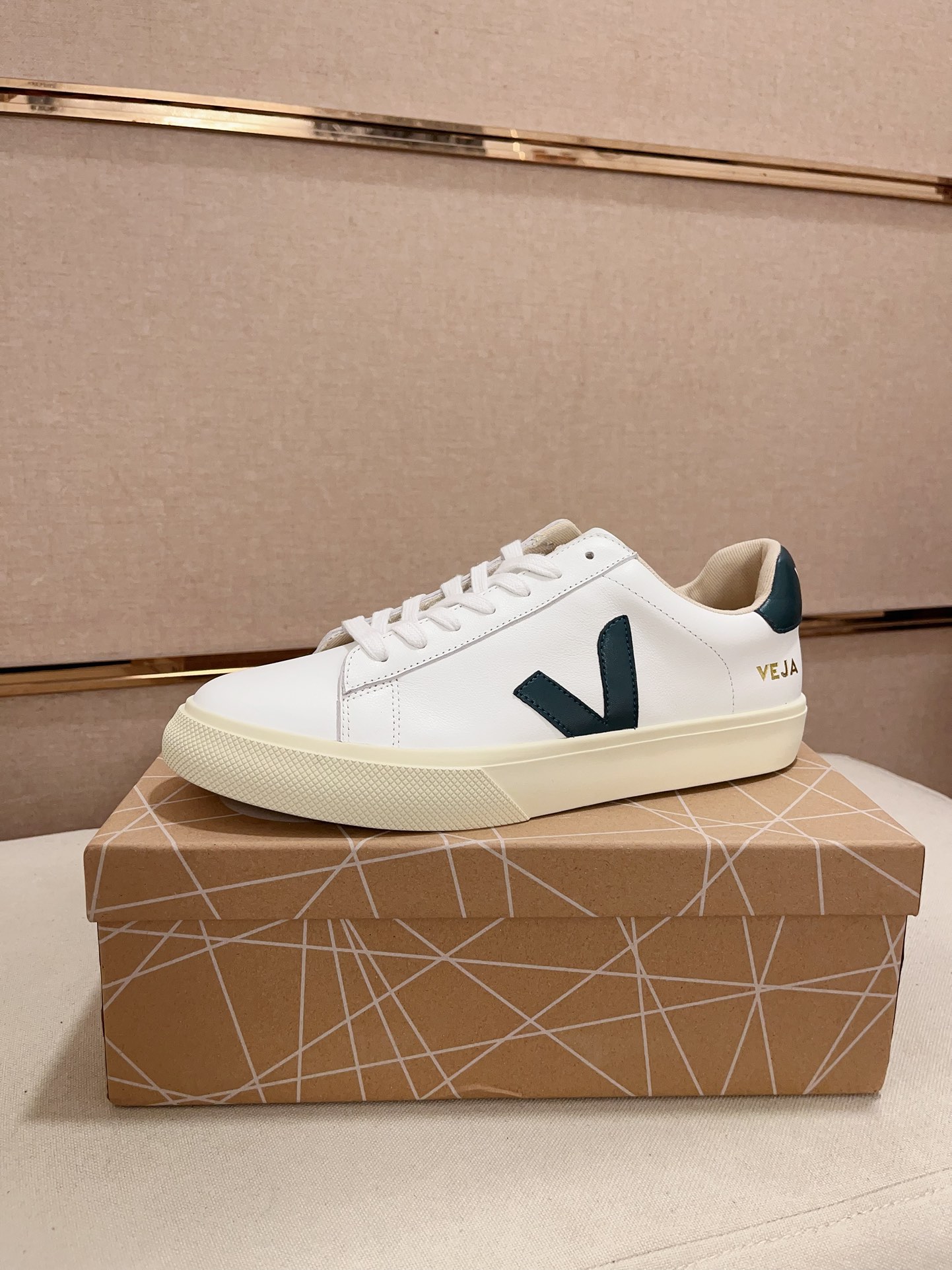 Veja Esplar Leather Sneakers Unisex Fashion Sneakers, Comfortable & Breathable