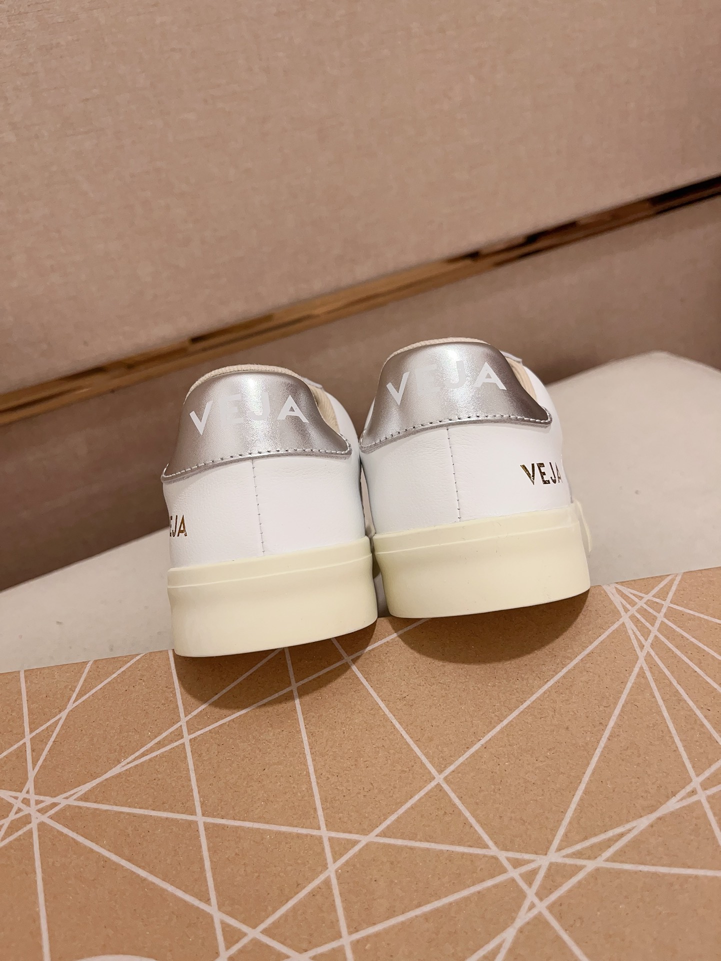 Veja Unisex Leather Sneakers Casual Lace-Up Fashion Shoes White 9 i1730172584 506 3