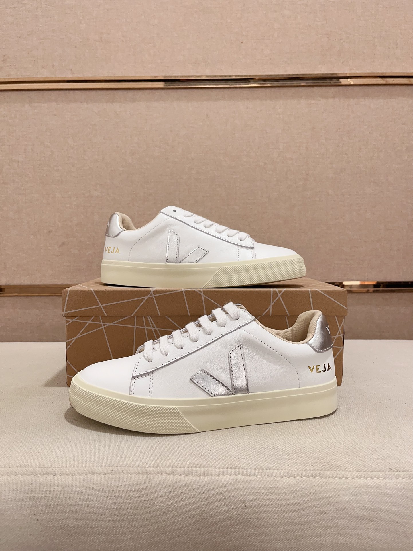 Veja Unisex Leather Sneakers Casual Lace-Up Fashion Shoes White 8 i1730172584 7440 5