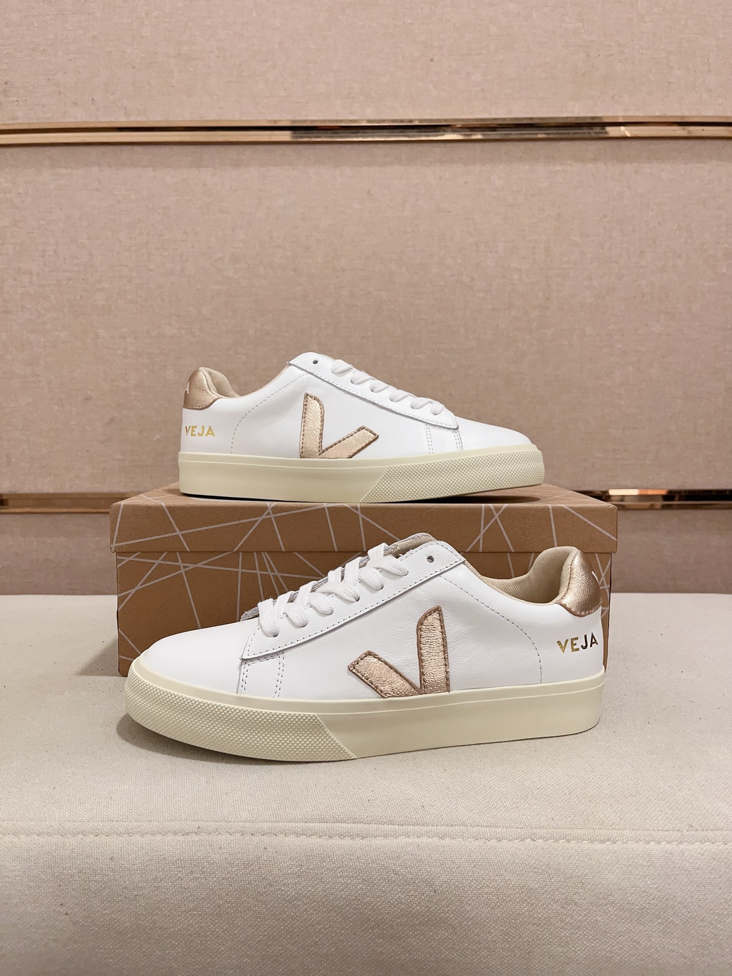 VEJA Unisex Leather Sneakers Casual Lace-Up Sneakers in White and Gold 8 i1730172608 3016 0