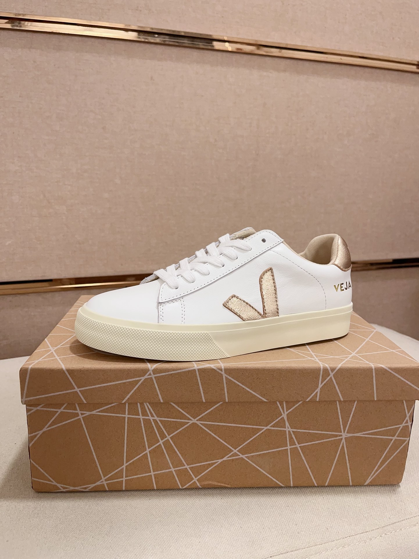 VEJA Unisex Leather Sneakers Casual Lace-Up Sneakers in White and Gold 2 i1730172608 3964 2