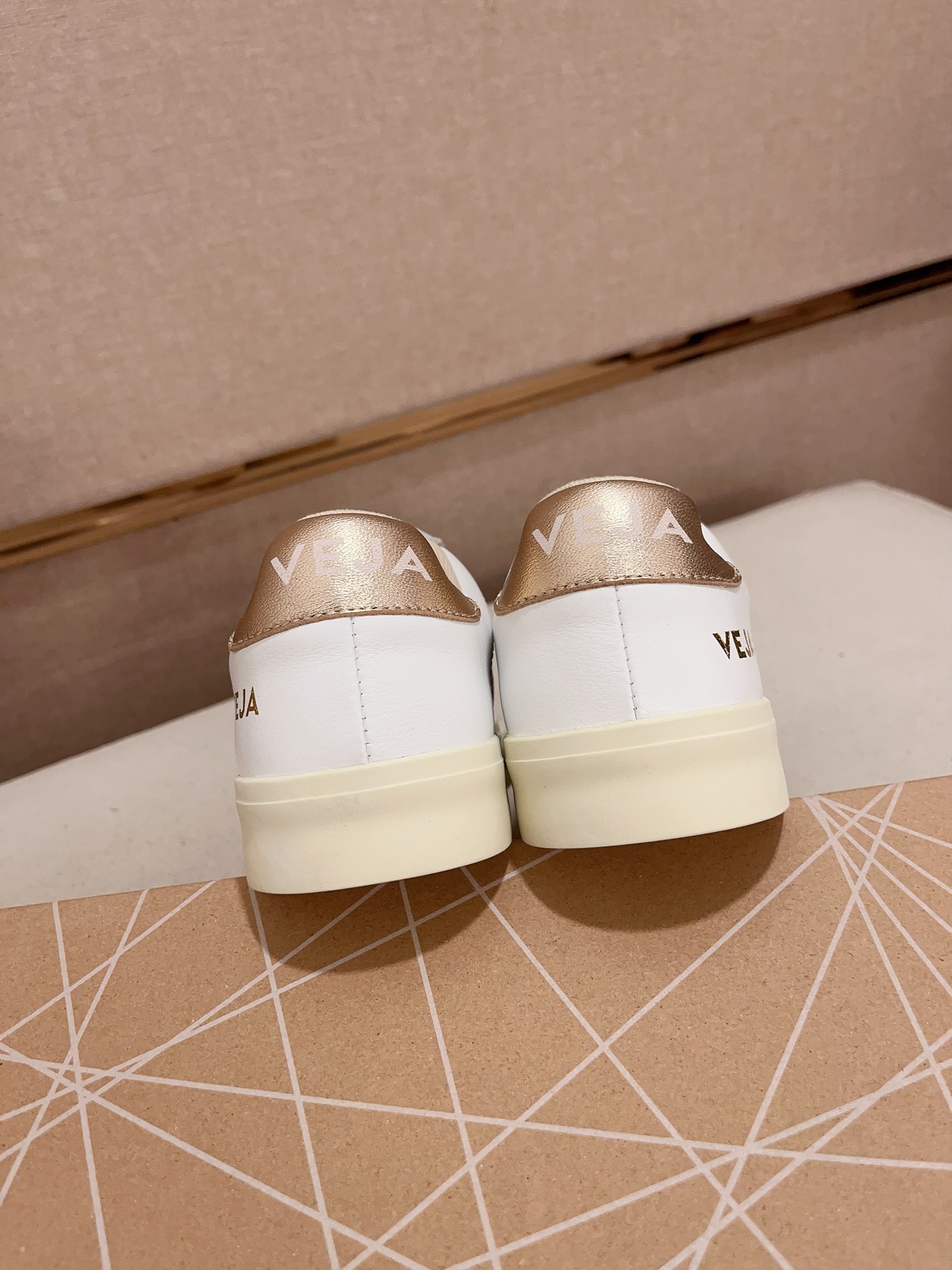 VEJA Unisex Leather Sneakers Casual Lace-Up Sneakers in White and Gold 9 i1730172608 7594 6