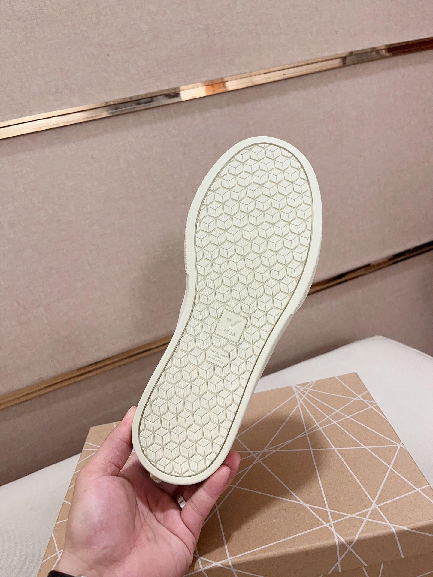VEJA Unisex Leather Sneakers Casual Lace-Up Sneakers in White and Gold 10 i1730172609 9306 7