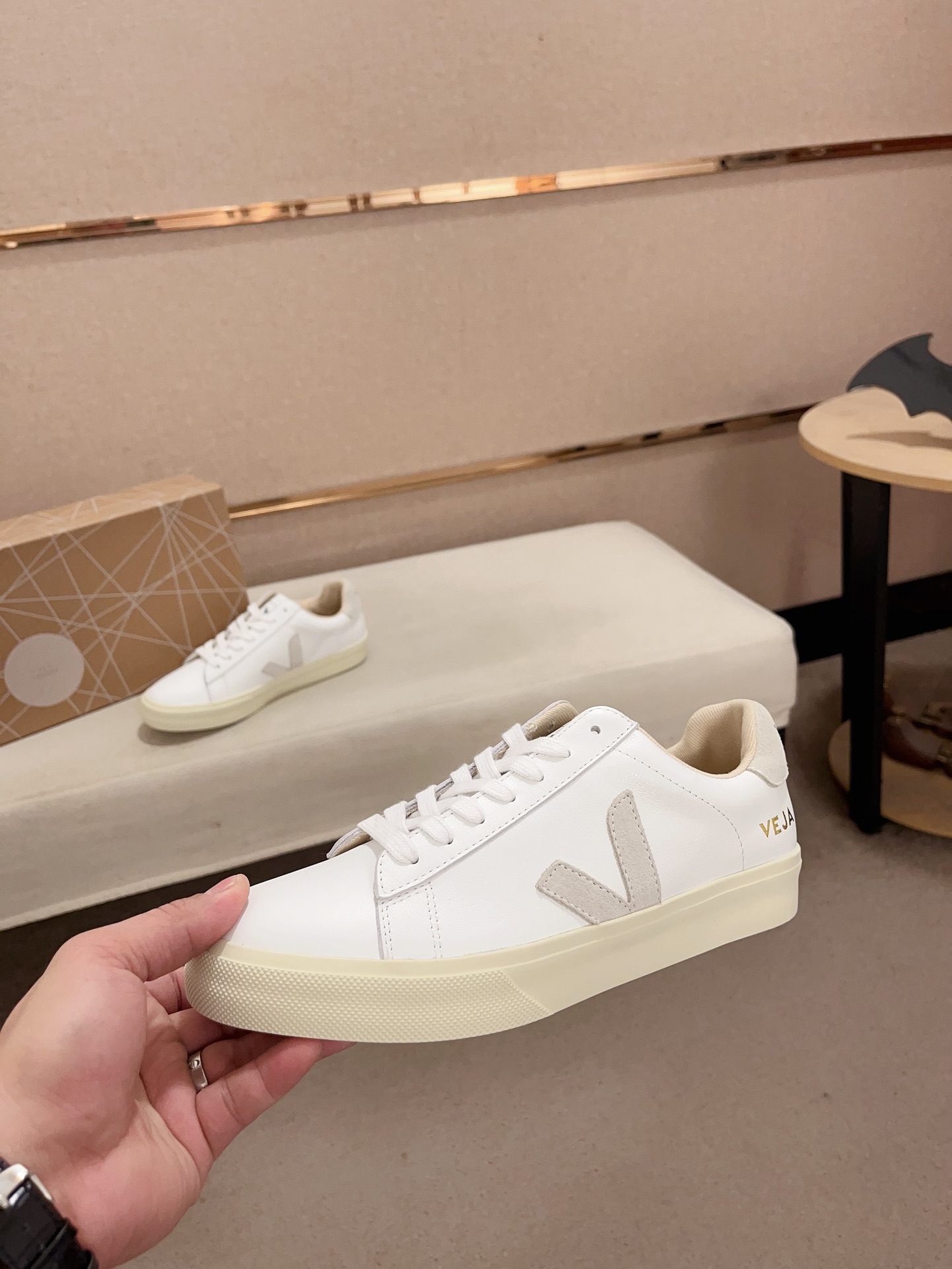 Veja Unisex Leather Sneakers - Stylish, Comfortable, and Durable for Everyday Wear 4 i1730172640 1740 2
