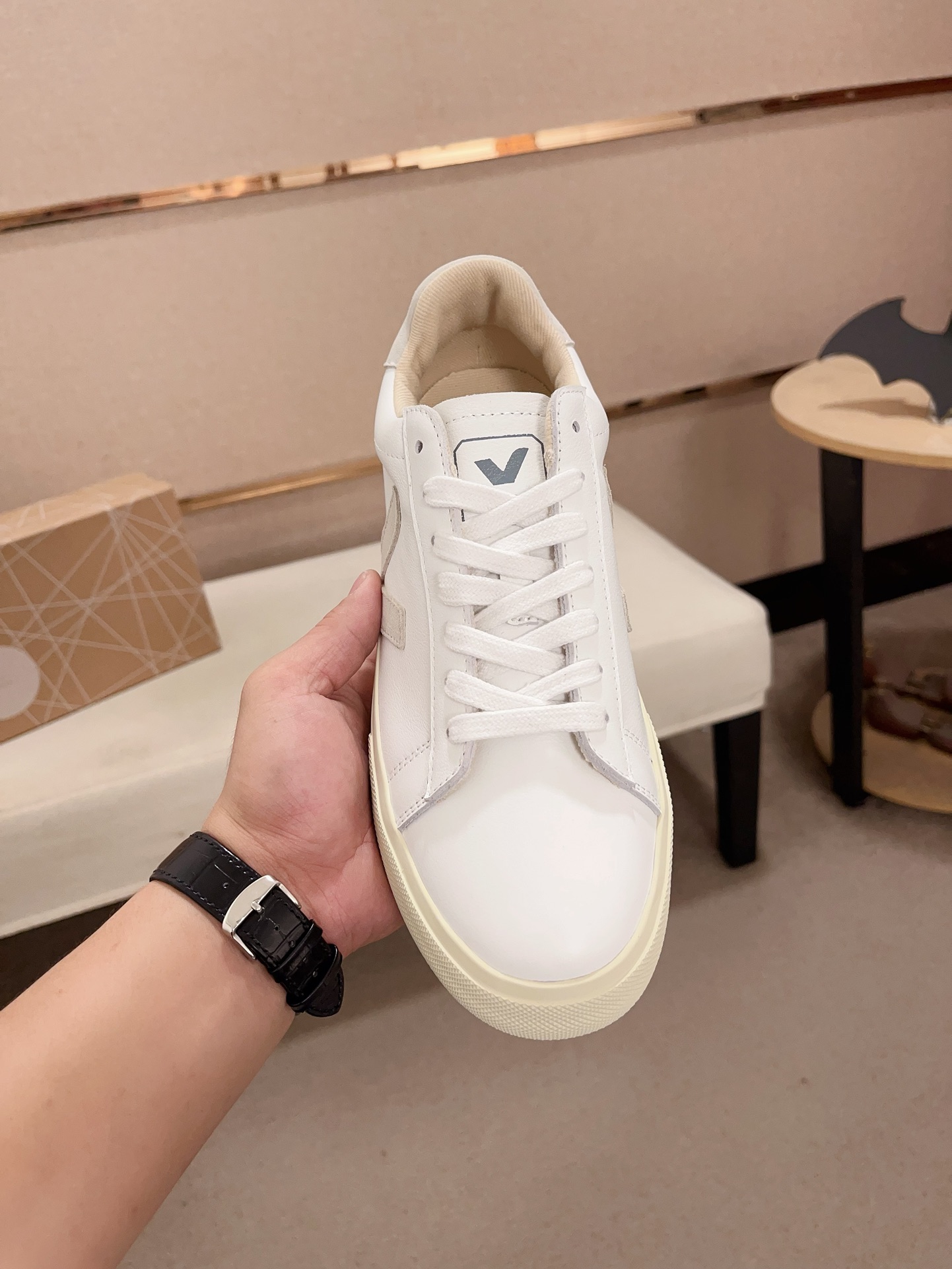 Veja Unisex Leather Sneakers - Stylish, Comfortable, and Durable for Everyday Wear 3 i1730172640 339 1